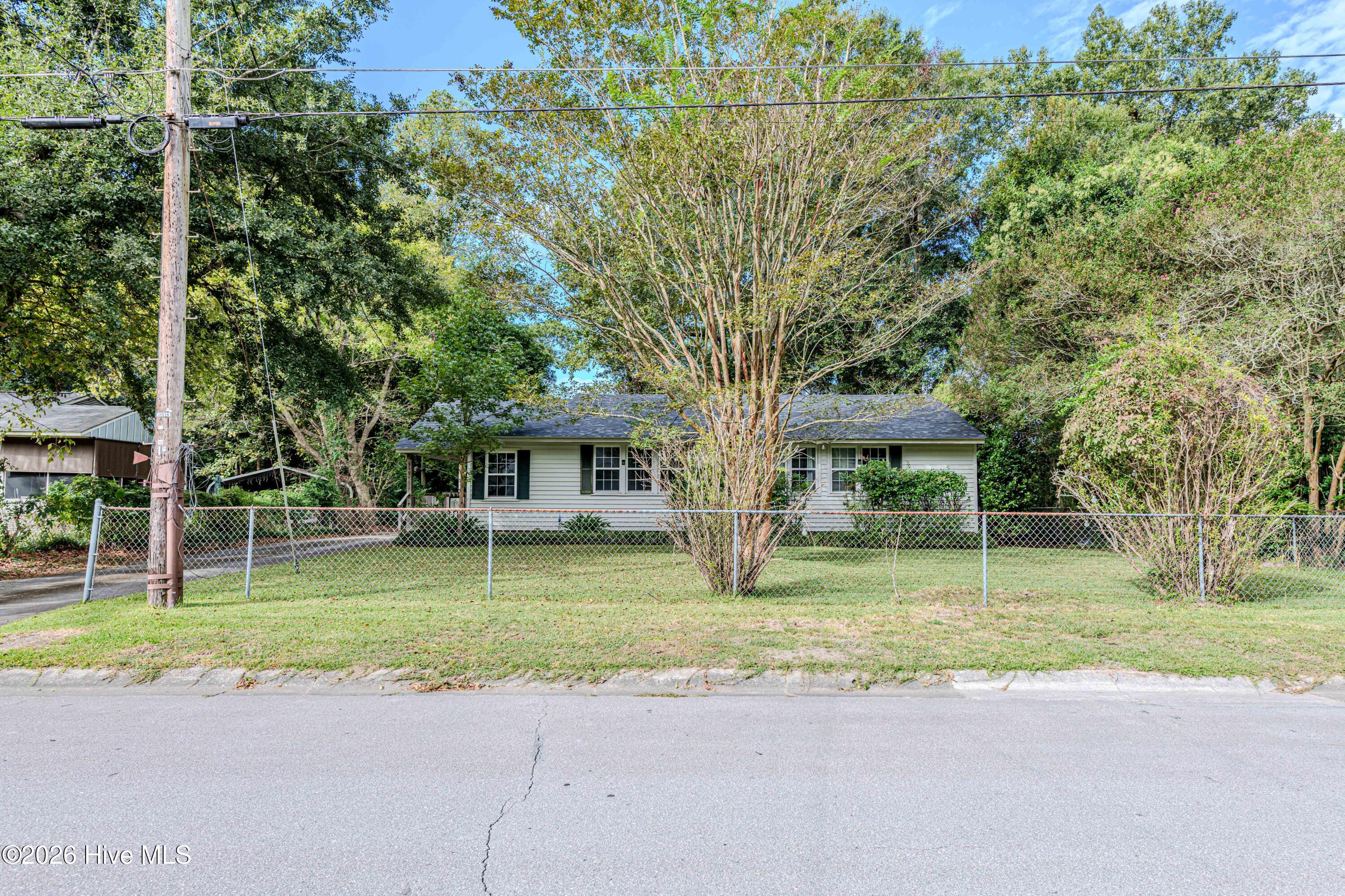 Photo 1 of Single family home for sale at 519 Oak Ln, Jacksonville, NC 28540 | MLS# 100606136 | Listing updated on 2026-10-02