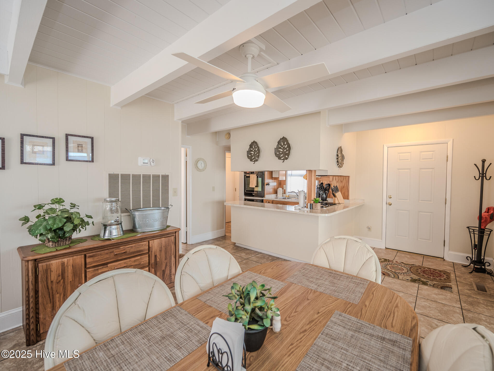 100560195 | Photo 21