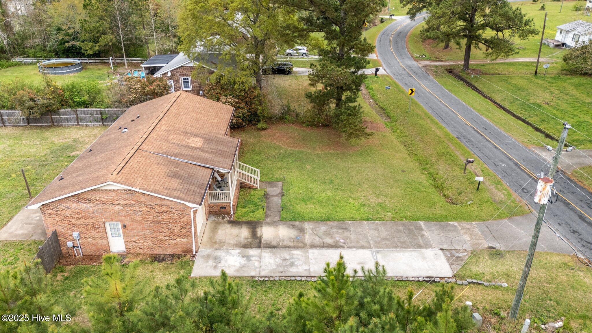 250 Ernest Gurganus Road, Jacksonville, NC 28540 – photo 9: 6-web-or-mls-DJI_20250403103335_0084_D