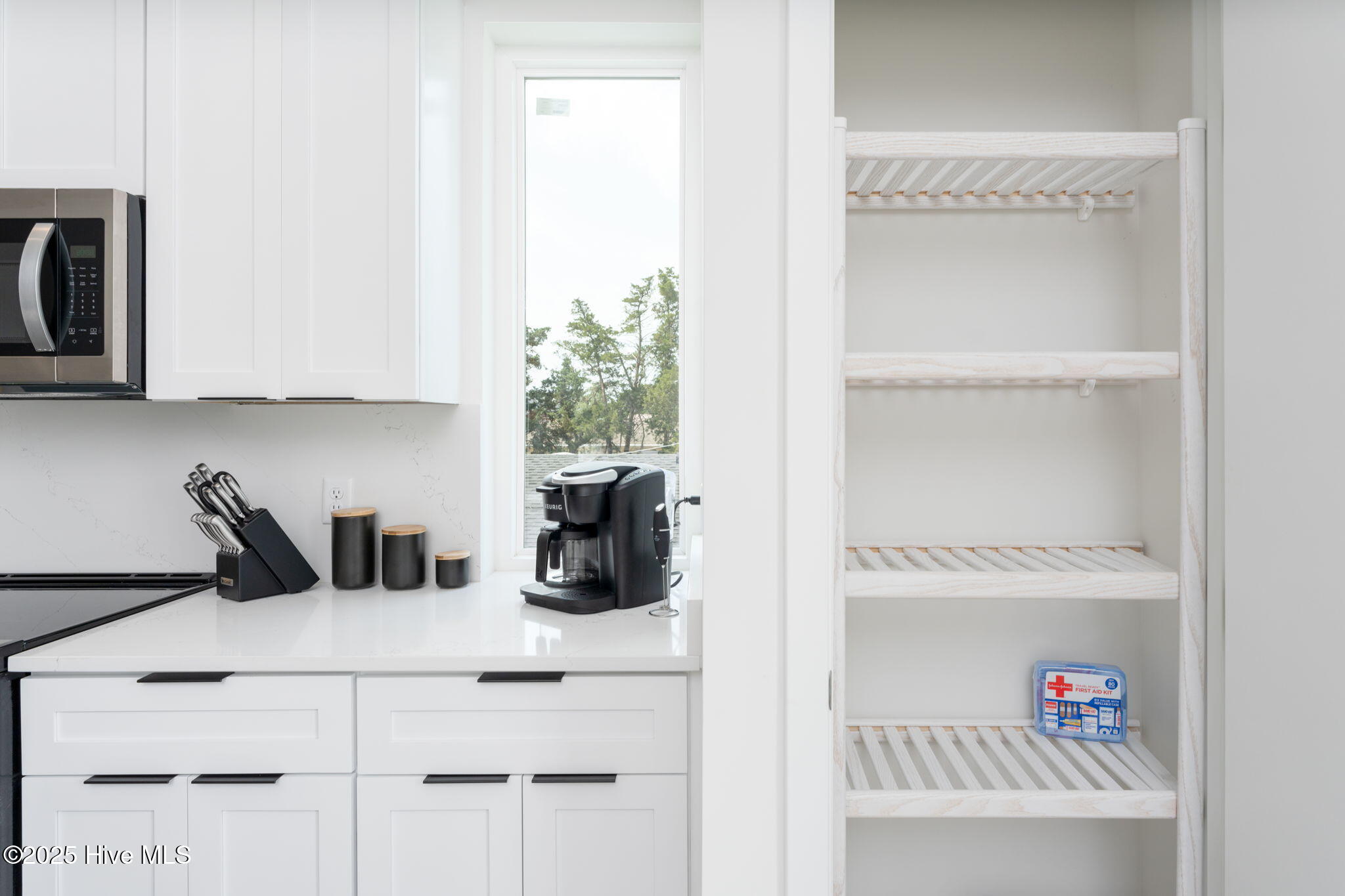 100485156 | Photo 16