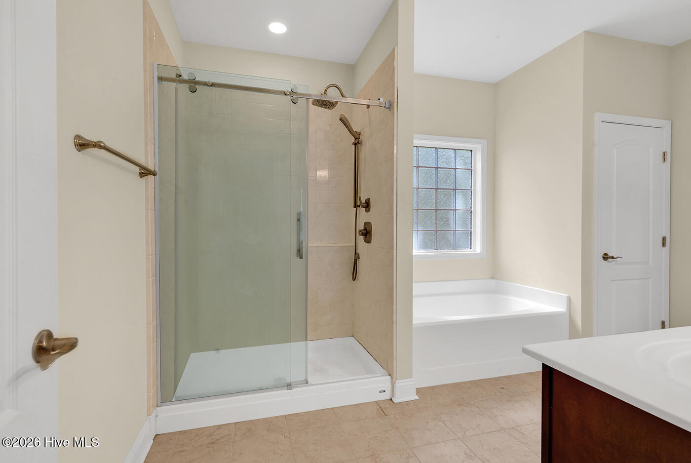 100566438 | Photo 14