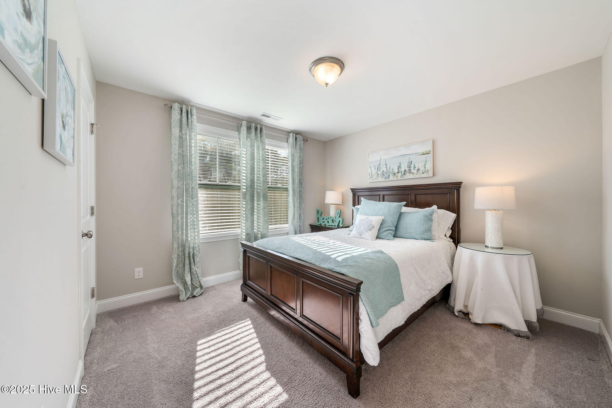 100545162 | Photo 38