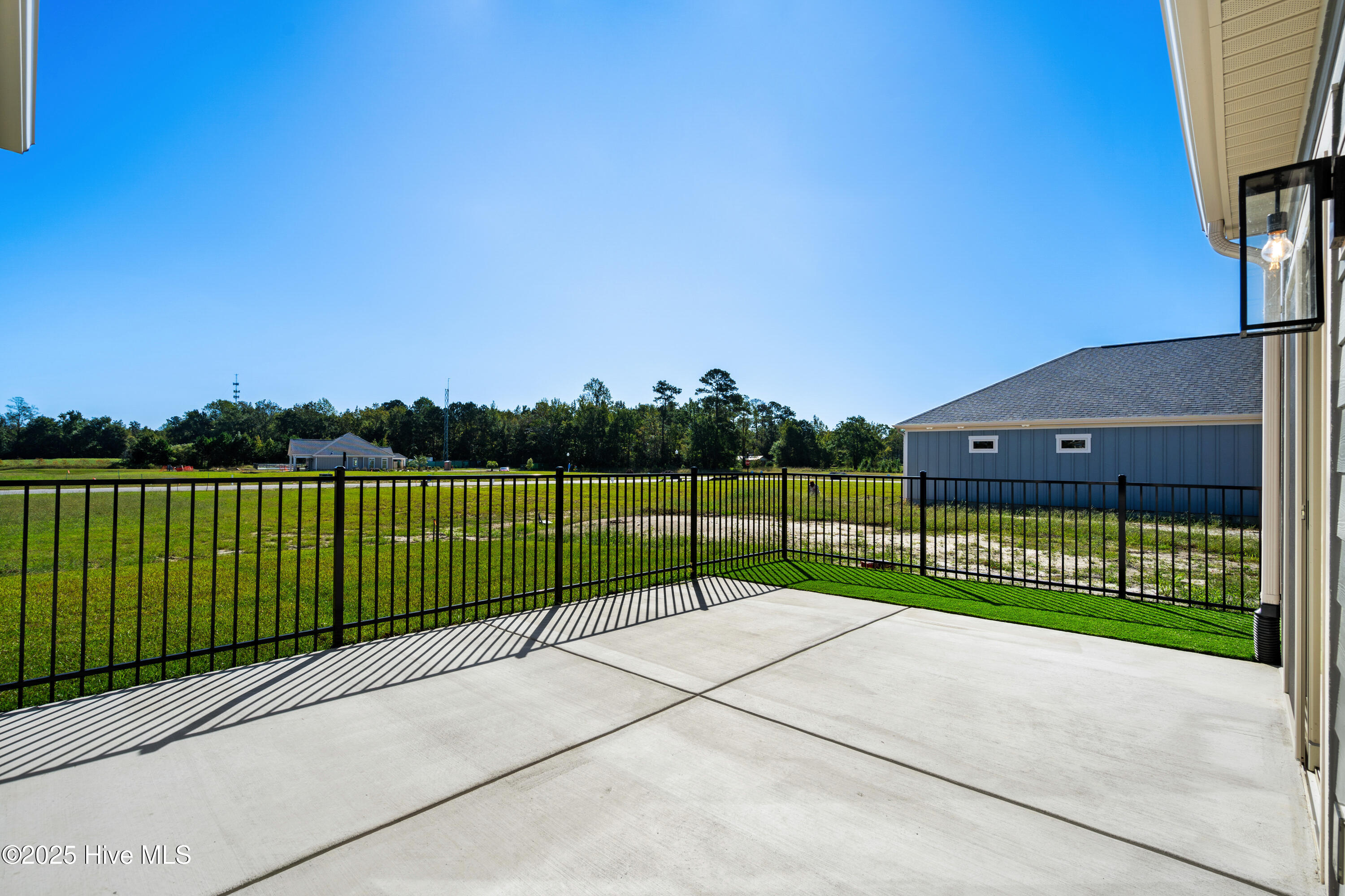 100487215 | Photo 25