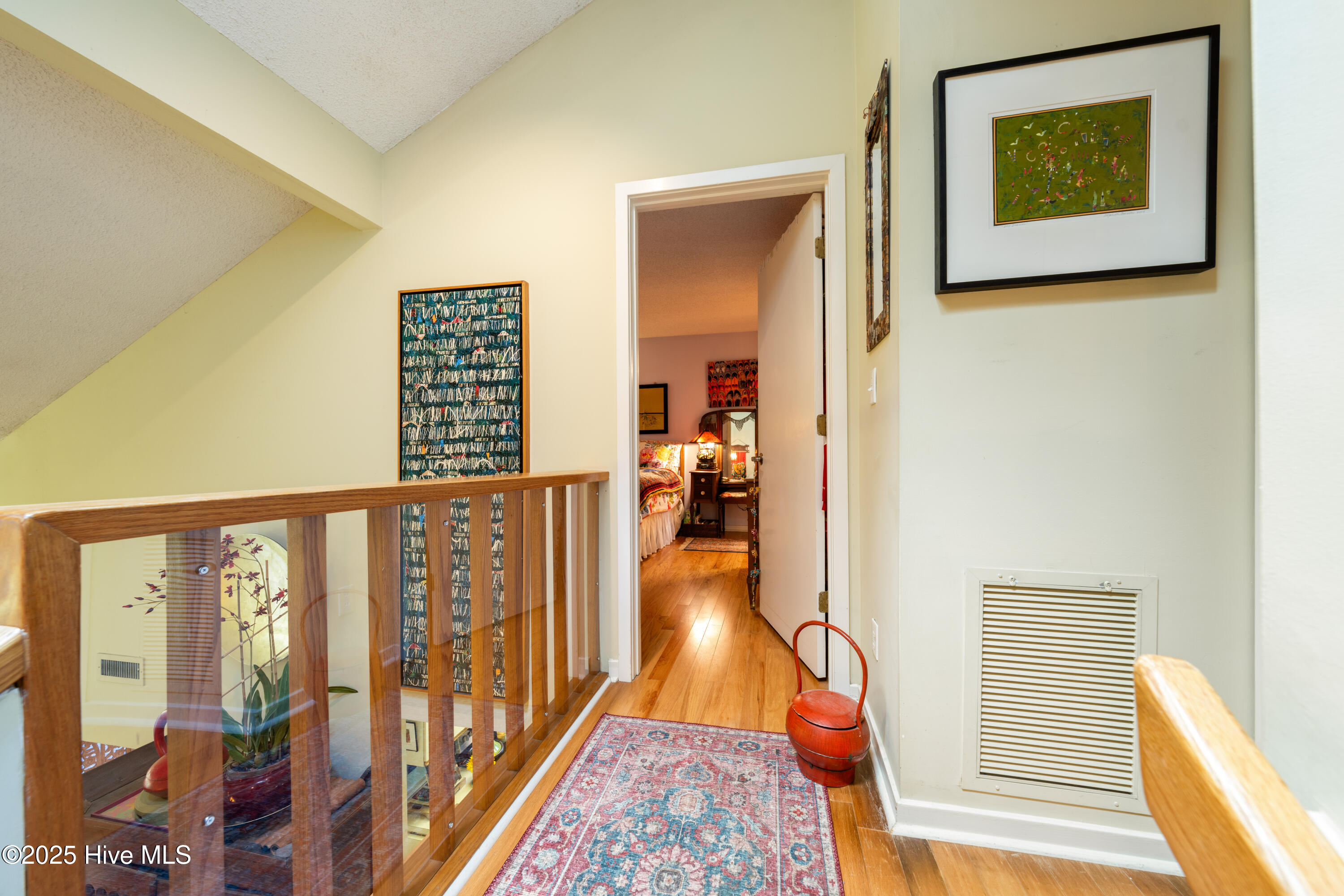 100543776 | Photo 37