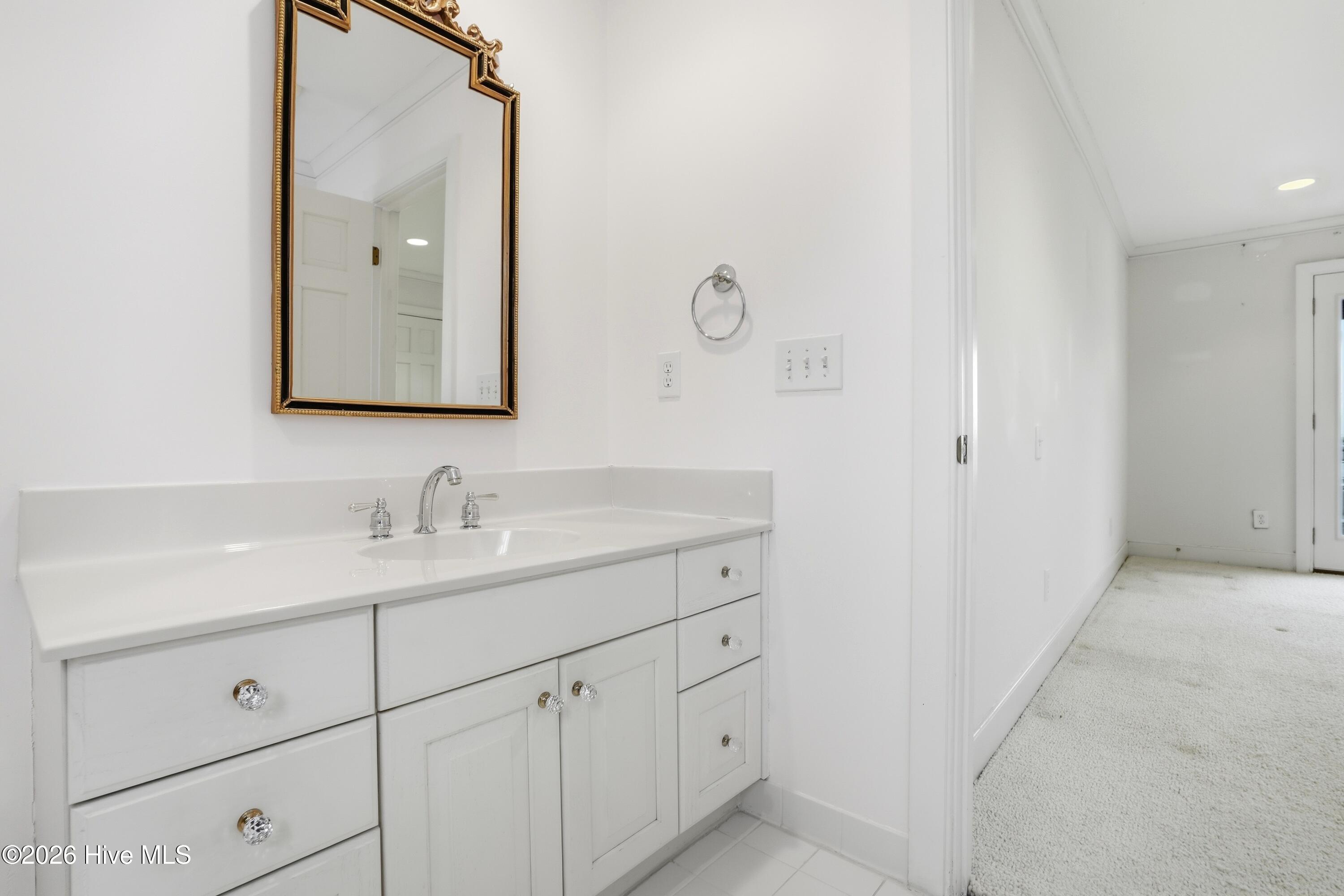 100556046 | Photo 71