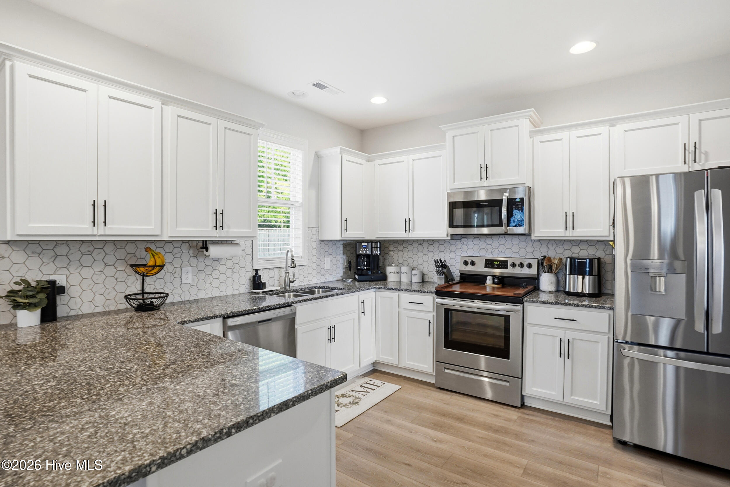 100567183 | Photo 10