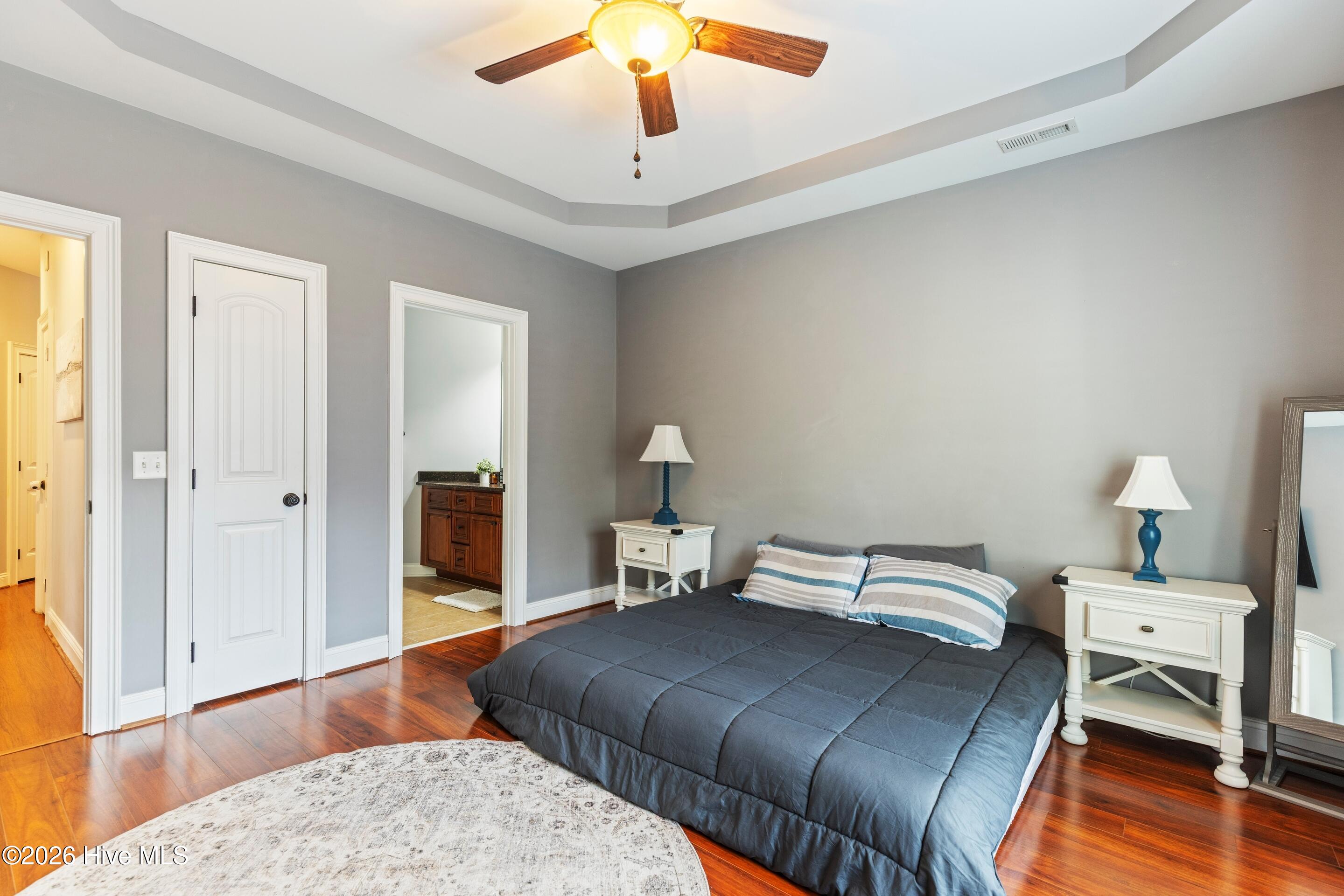 100548789 | Photo 33