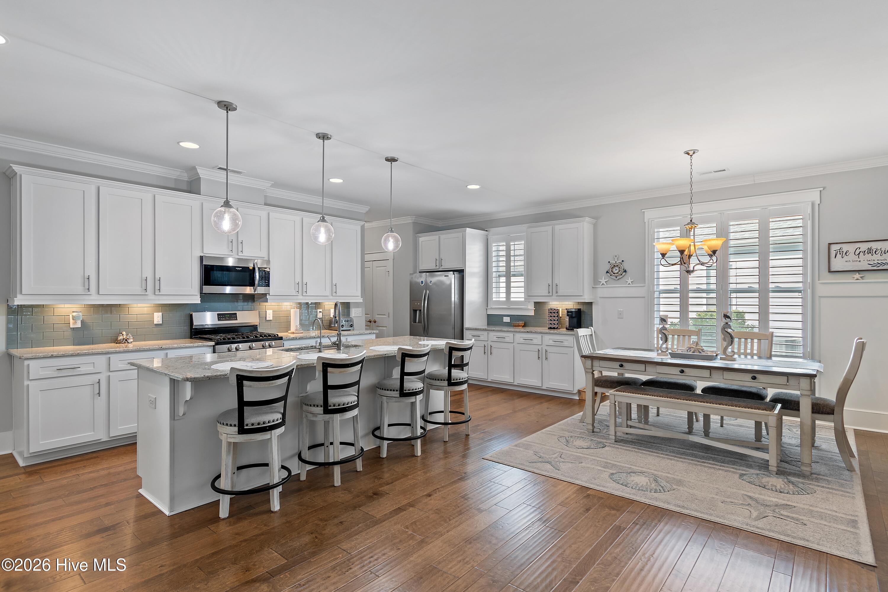 100561282 | Photo 12