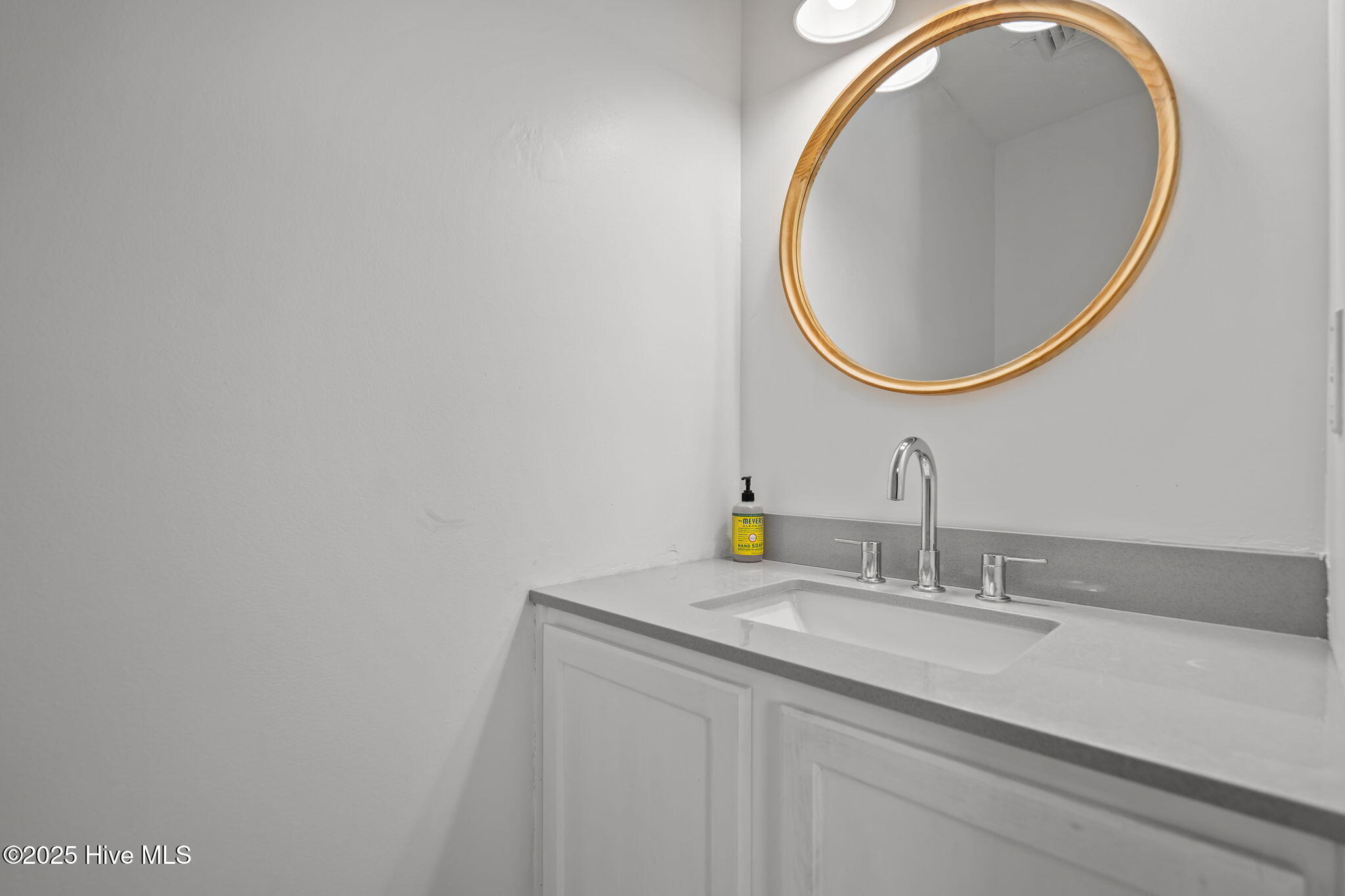 100544620 | Photo 43