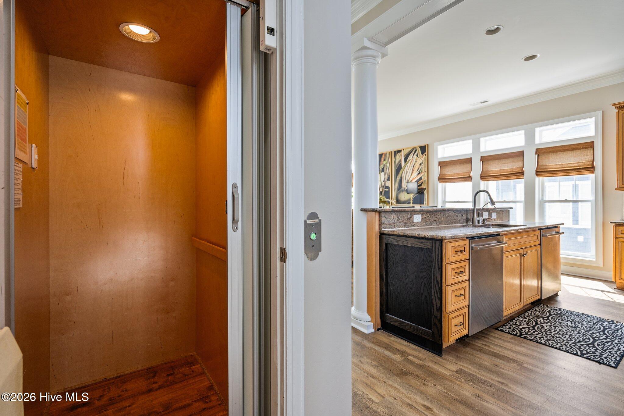 100562244 | Photo 27