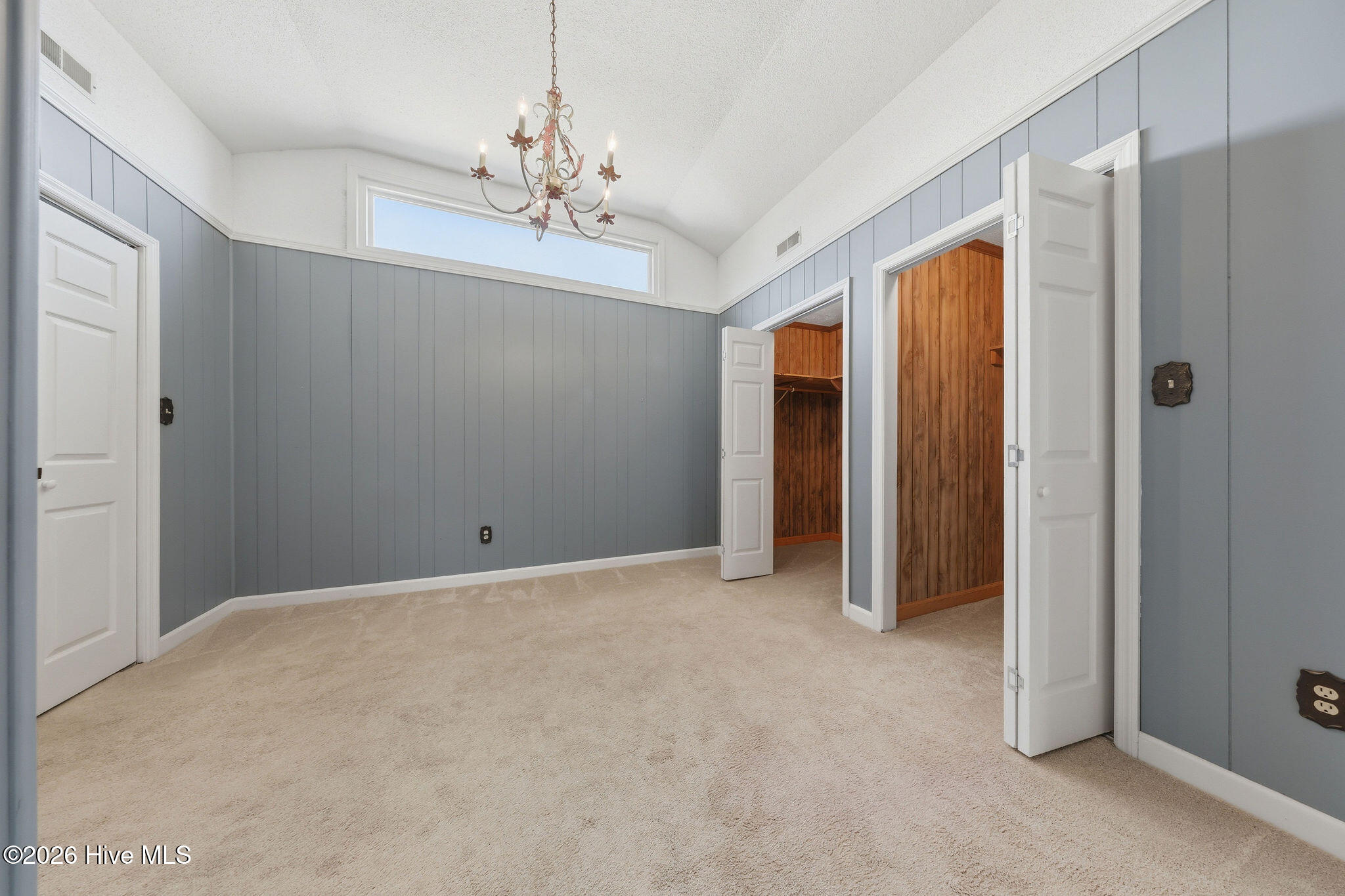 100557788 | Photo 32