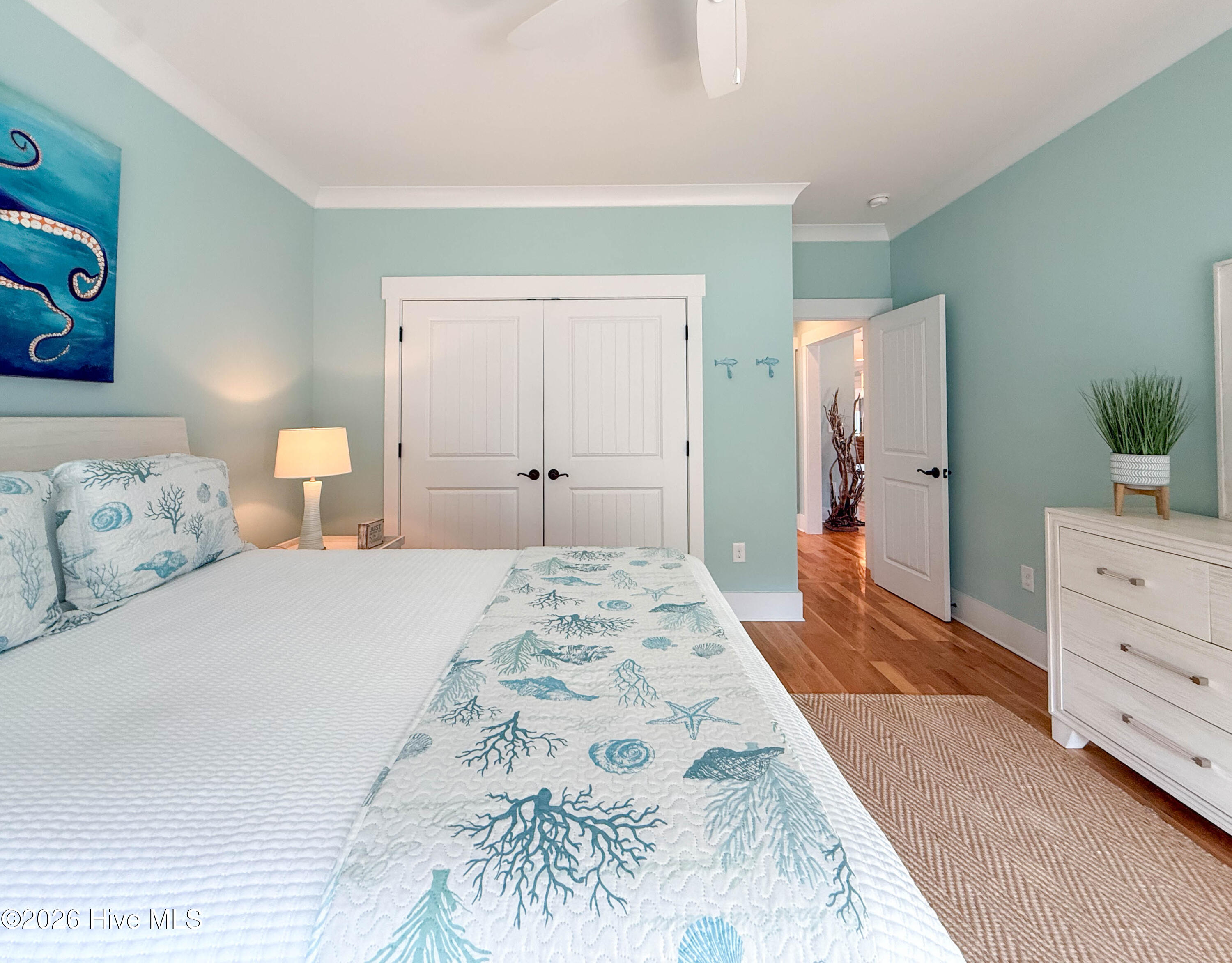 100548622 | Photo 48