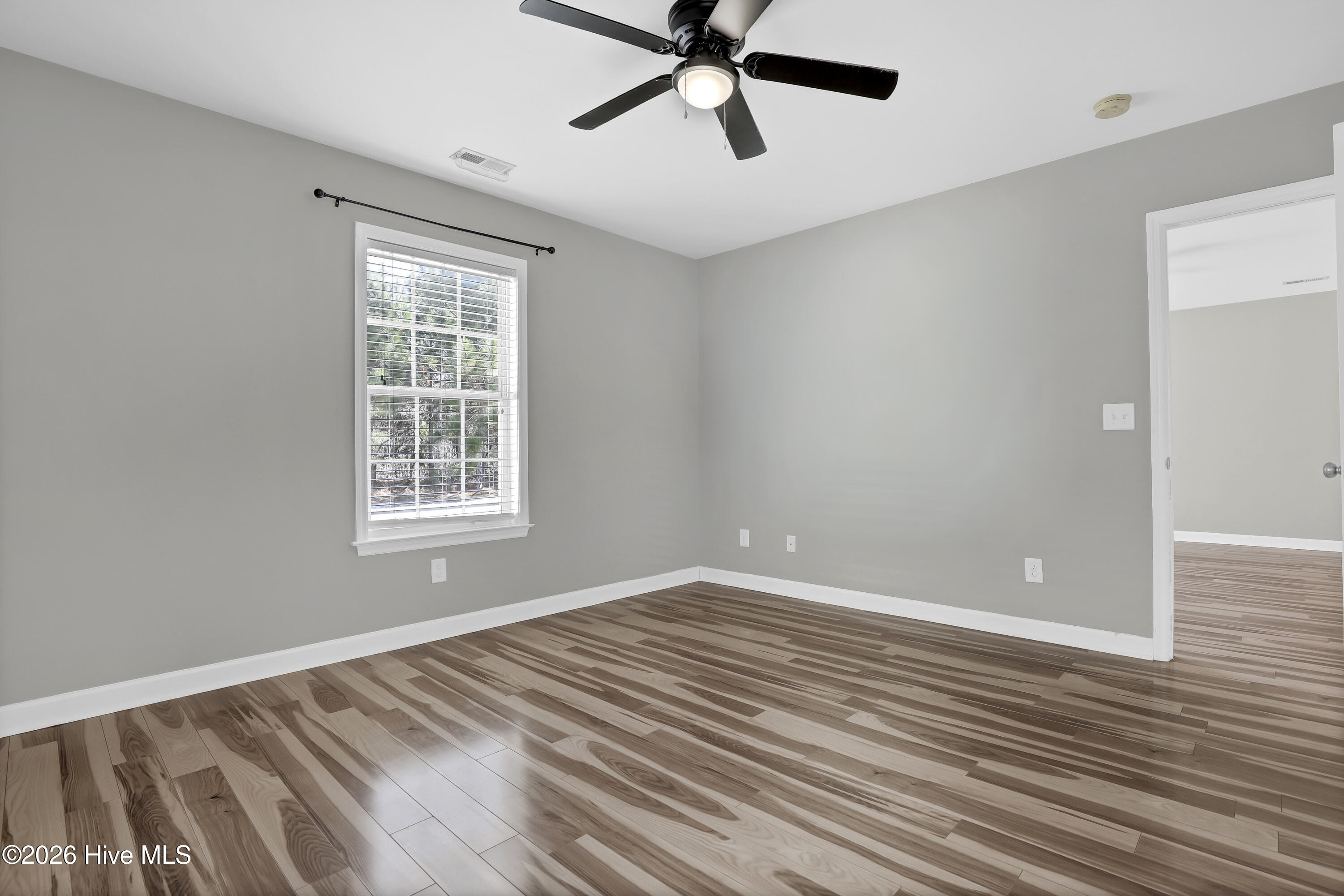 100554314 | Photo 18