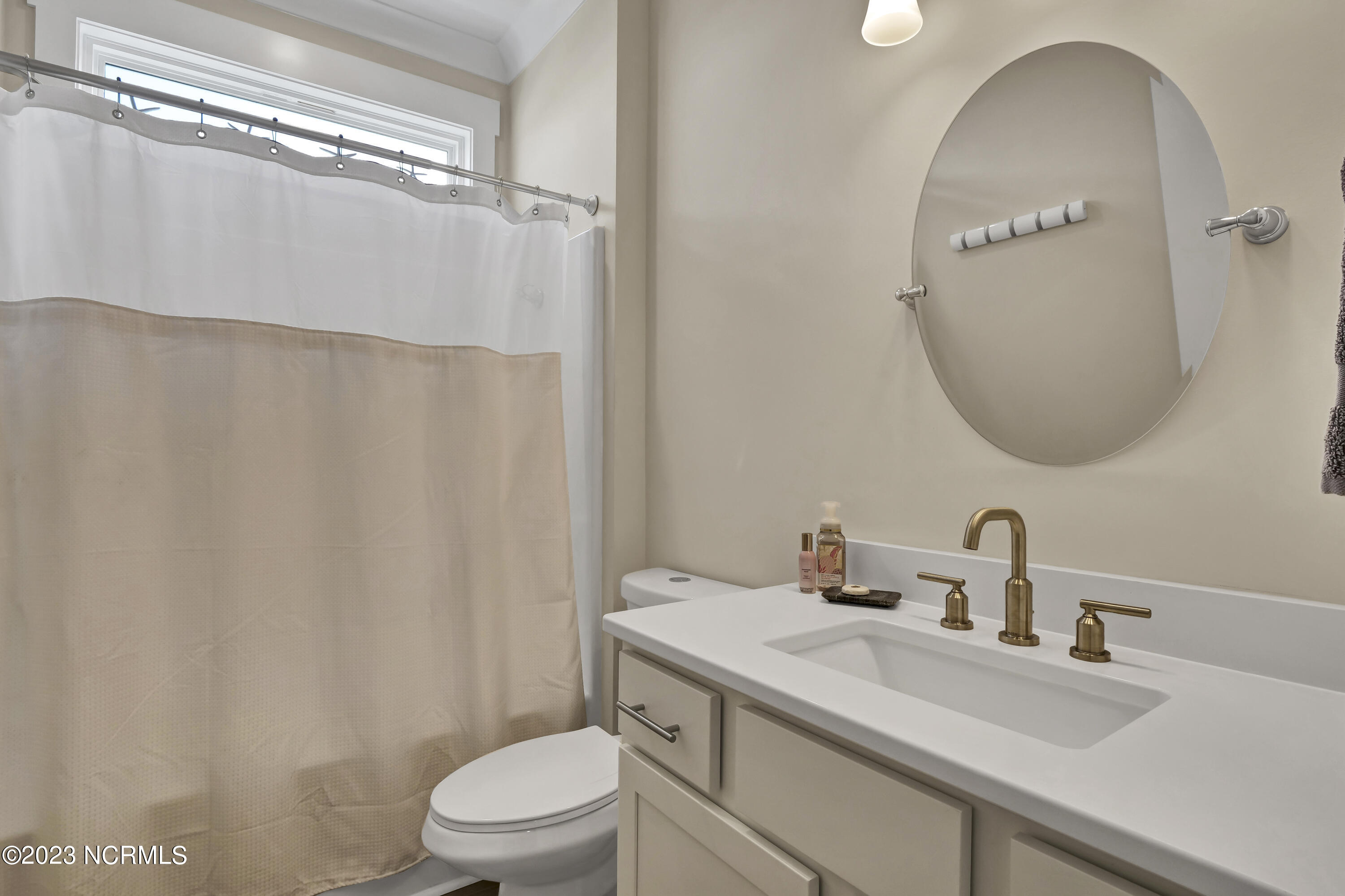 100526223 | Photo 36