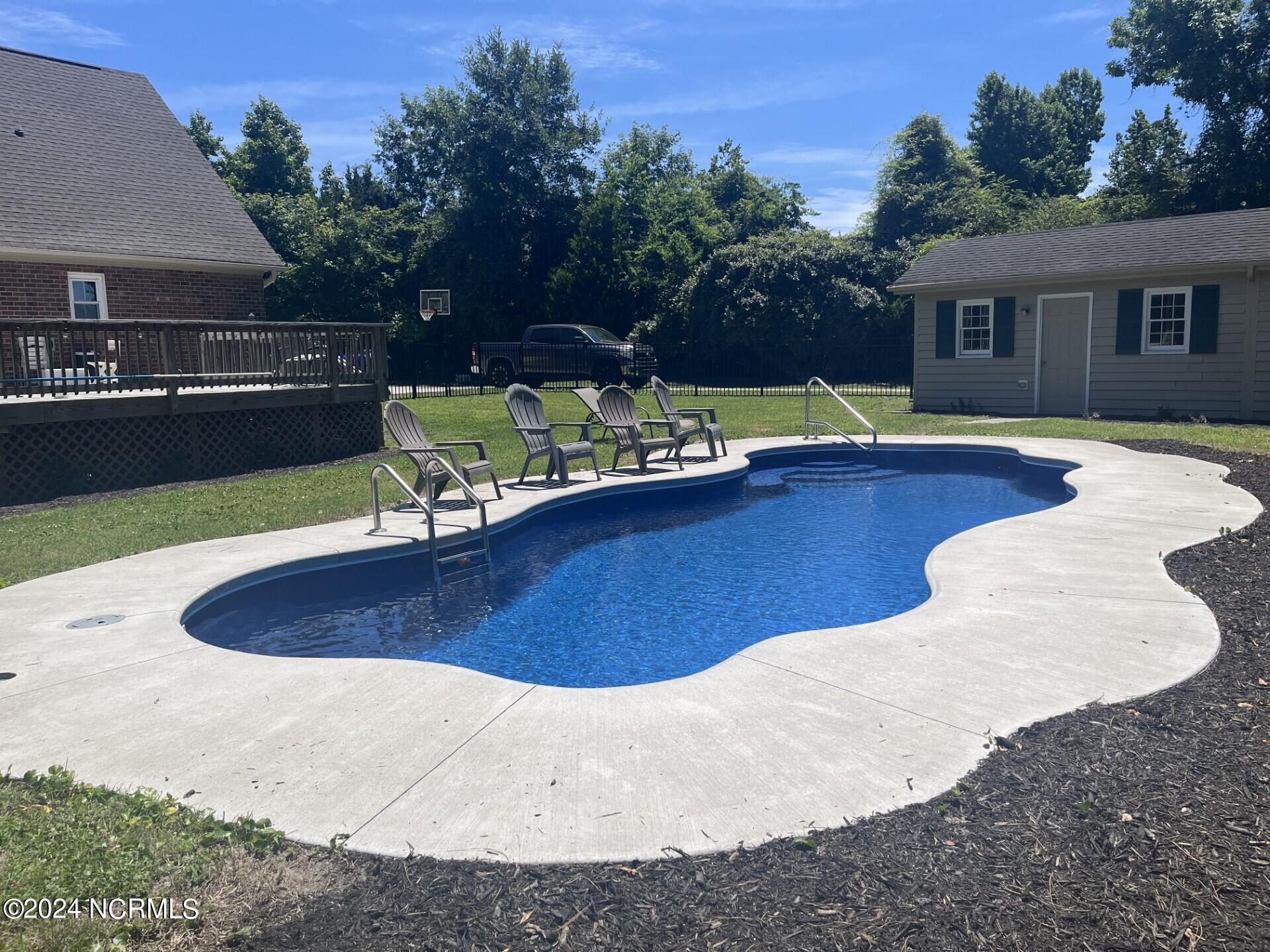 100570144 | Photo 54