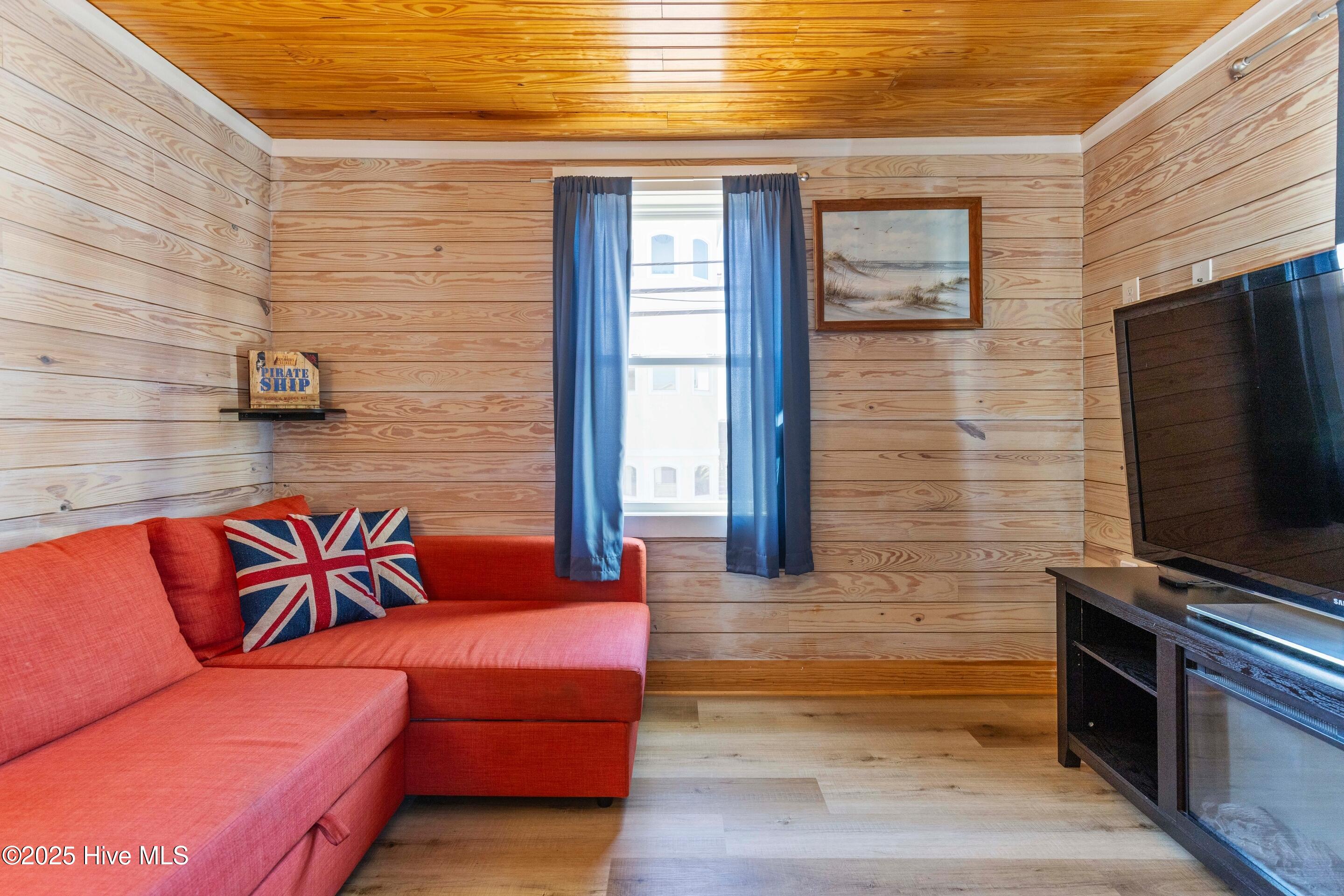 100567427 | Photo 19