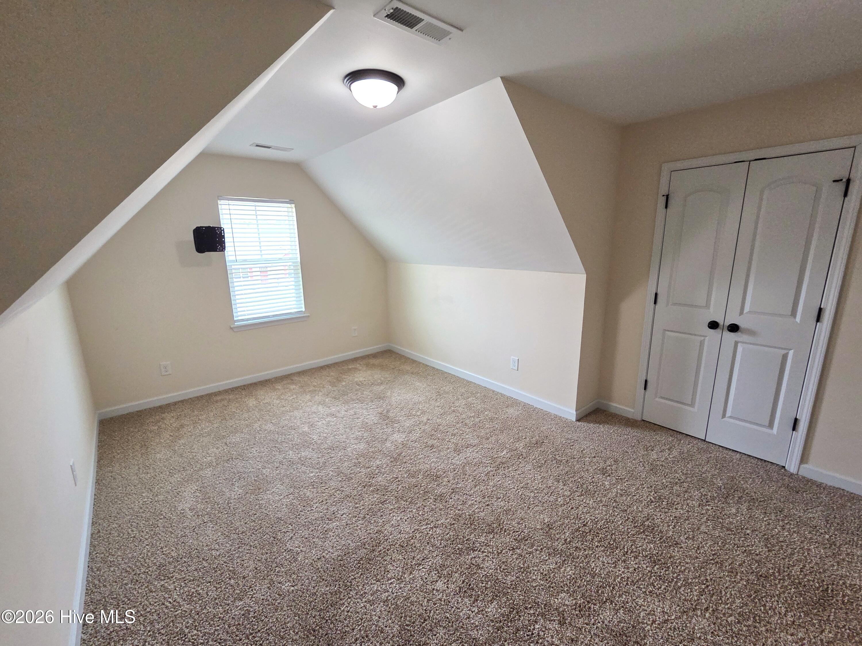 100527843 | Photo 63