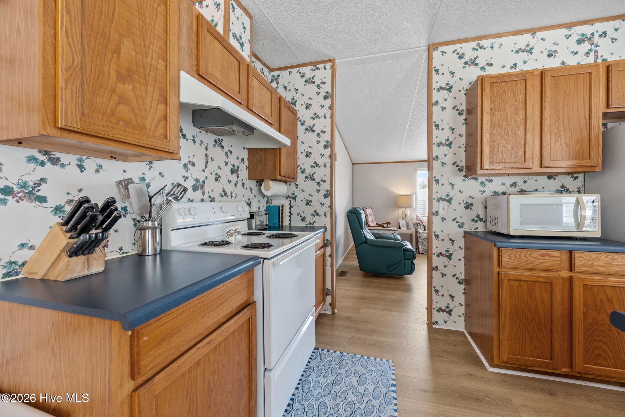 100566757 | Photo 19