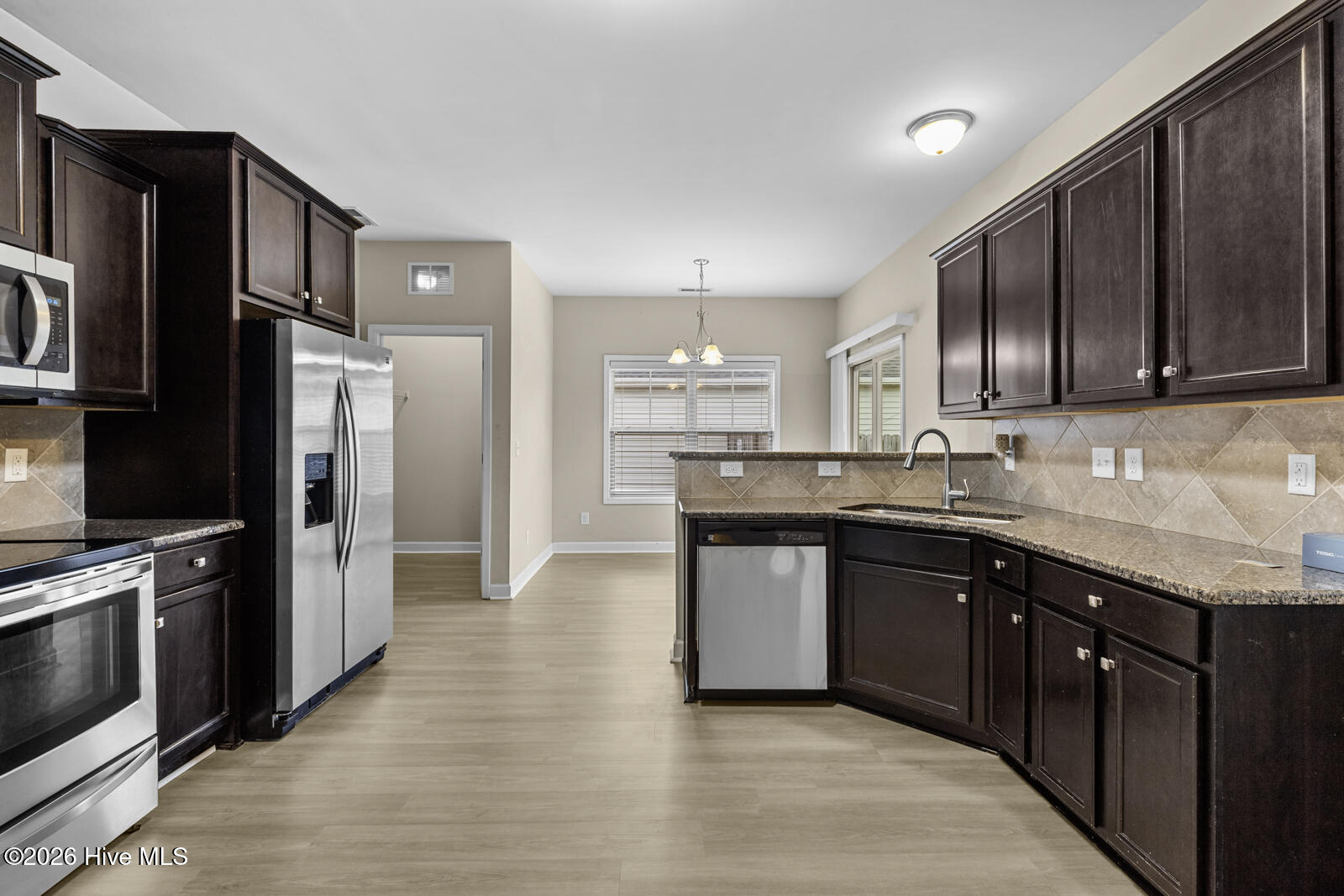 100557134 | Photo 11