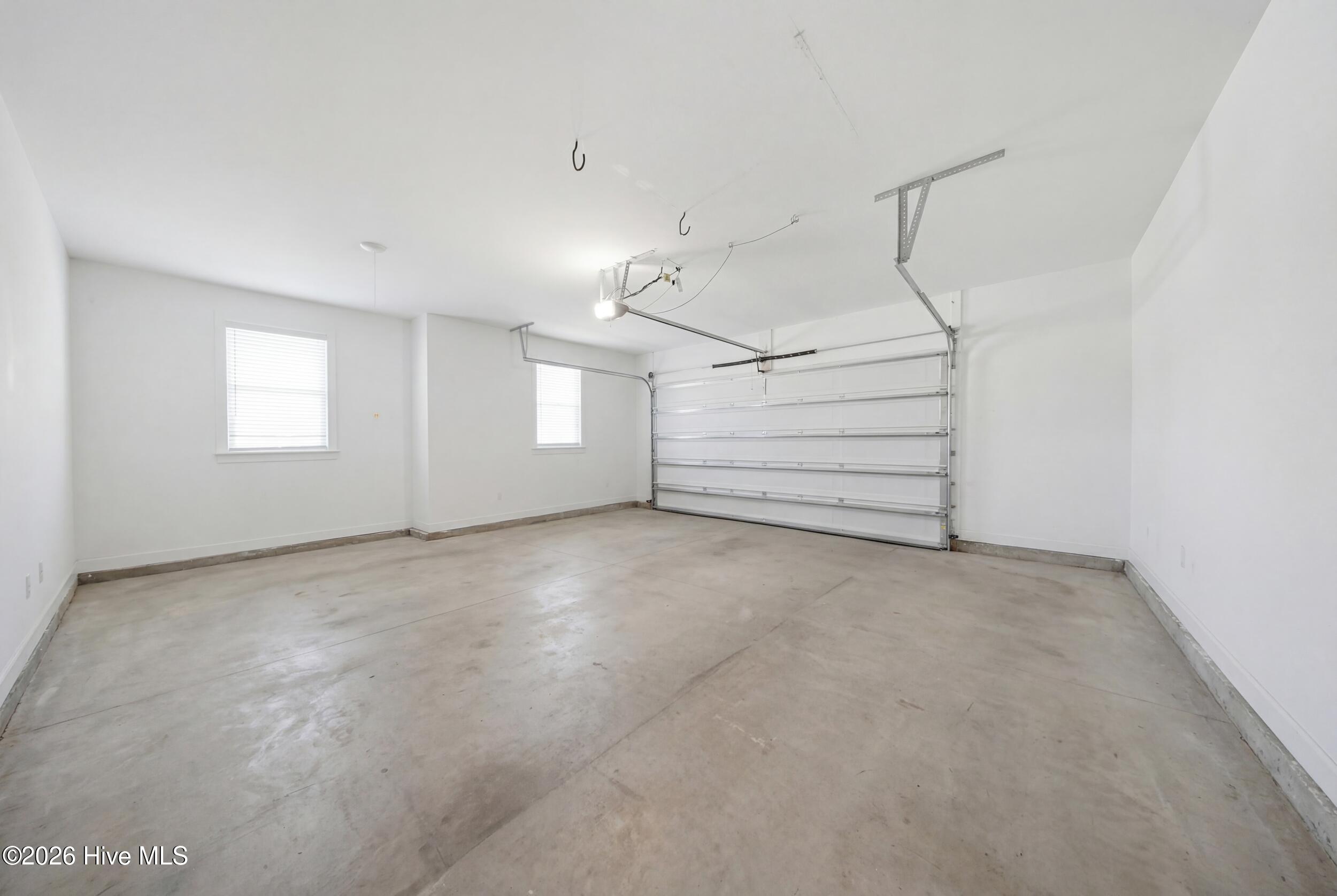 100565388 | Photo 58