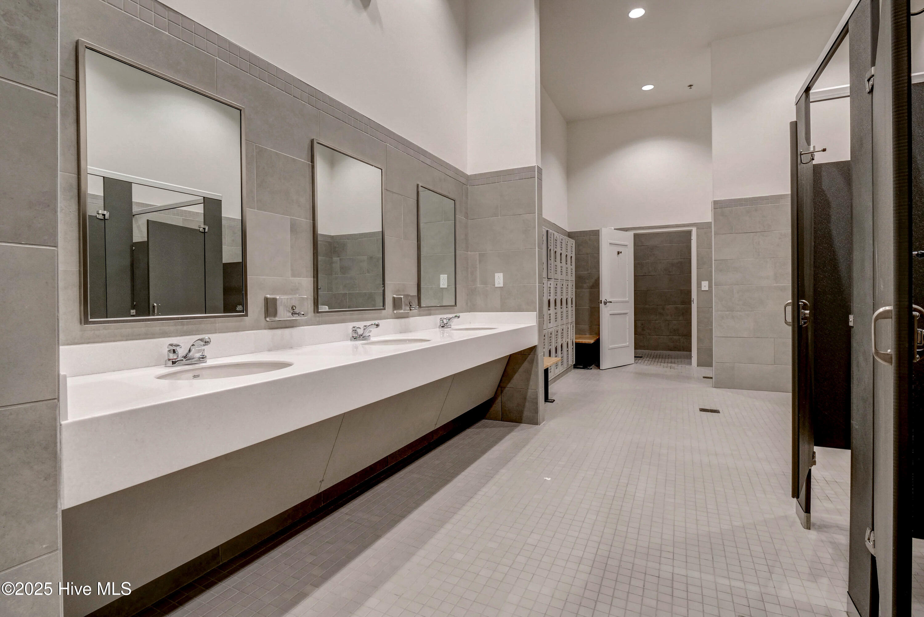 100537444 | Photo 41