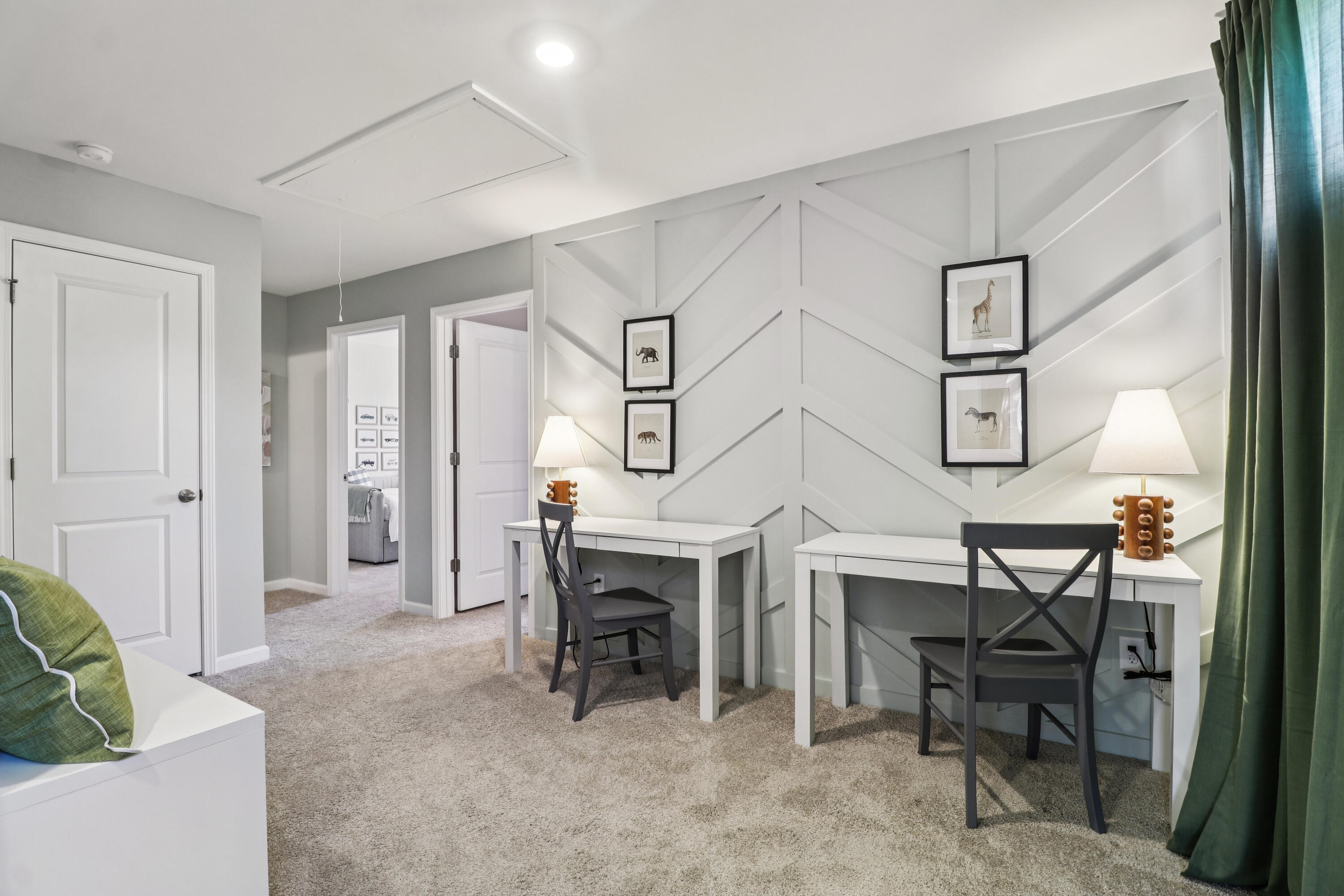 Photo of Model -Options and colors may vary.