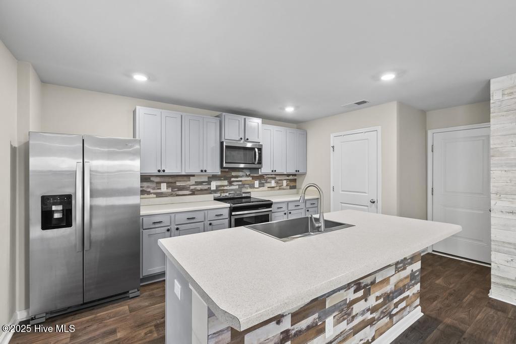 386 High Ridge Court, Sneads Ferry, NC 28460 – photo 7: IMG_0947