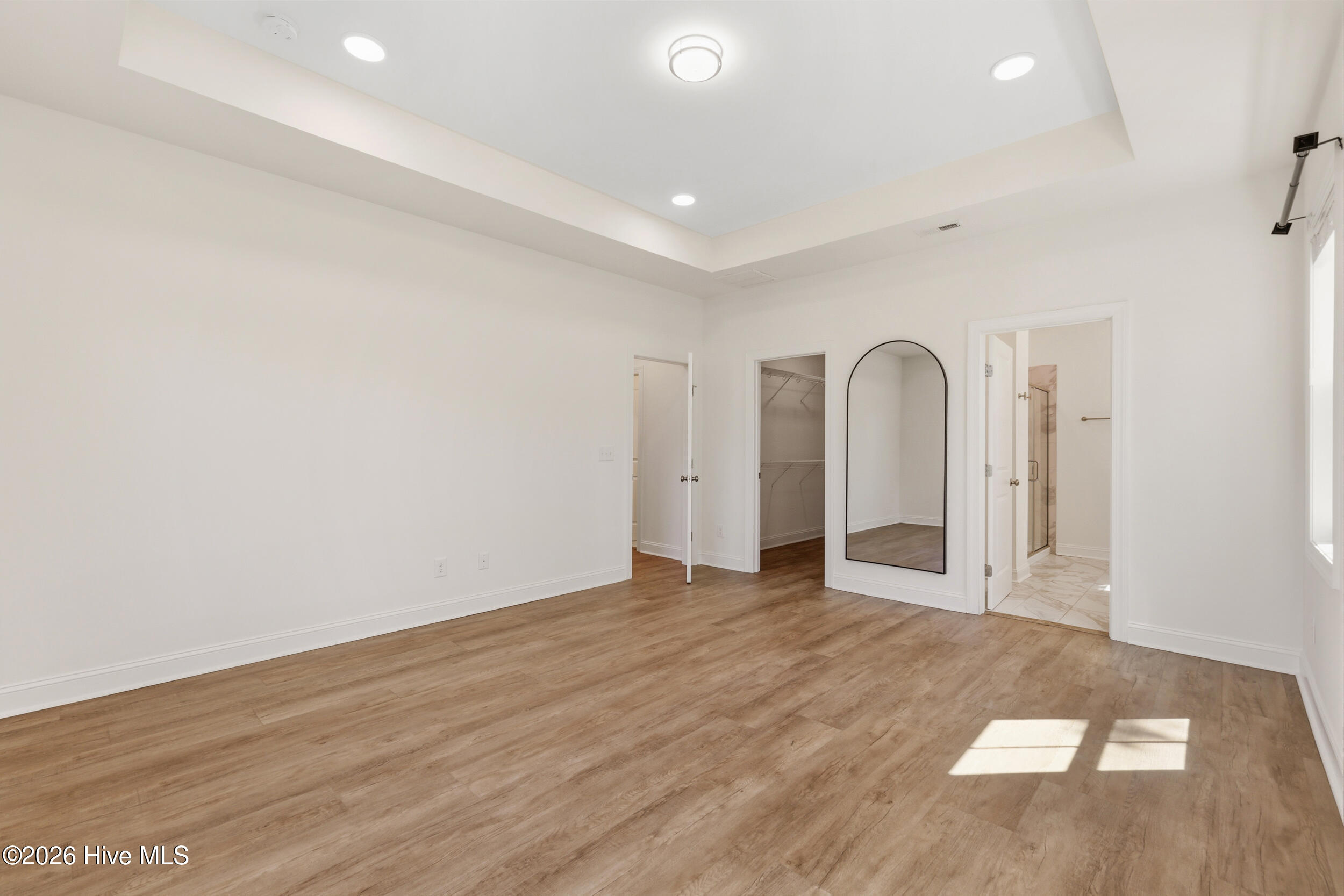 100570629 | Photo 28