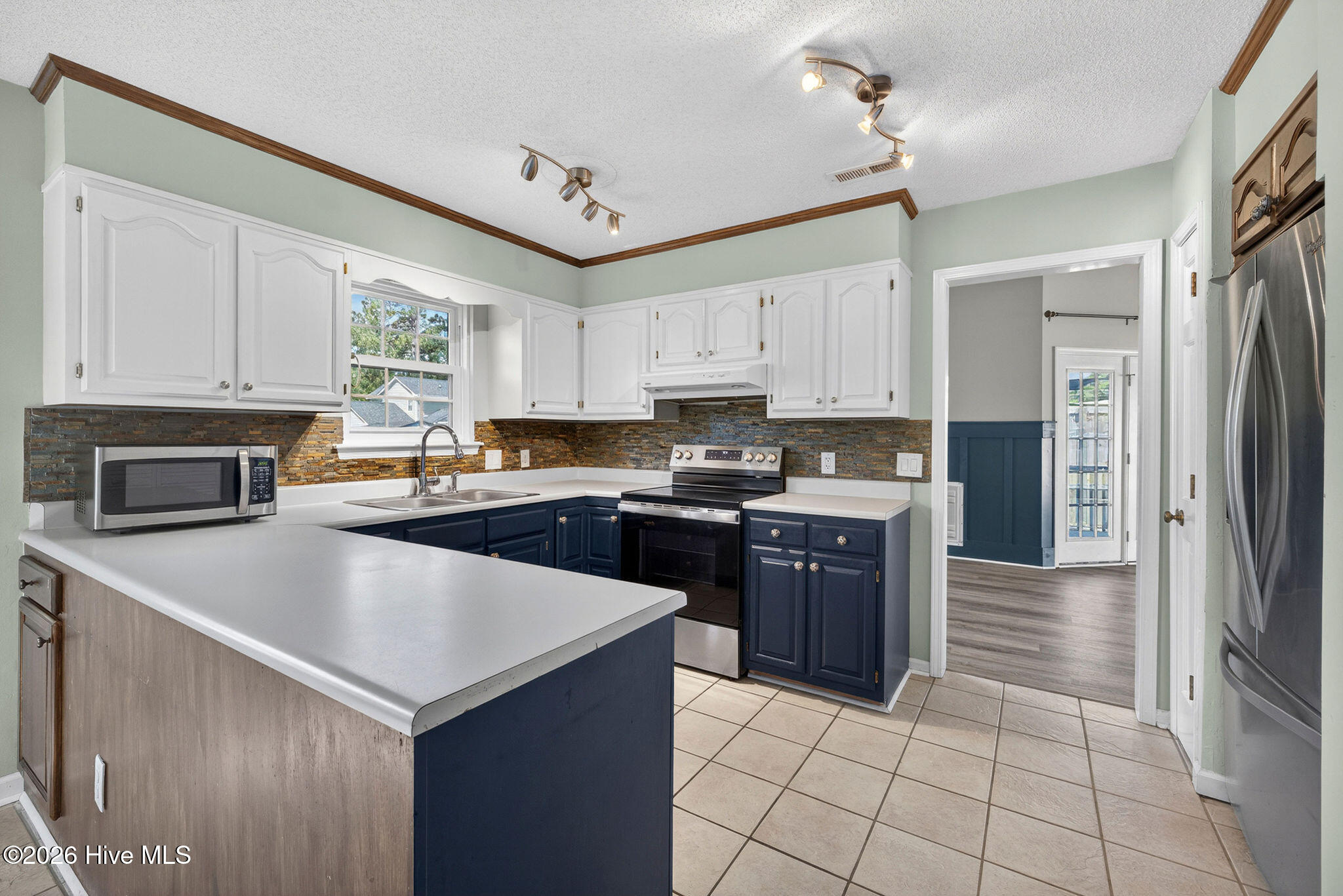 100567707 | Photo 28