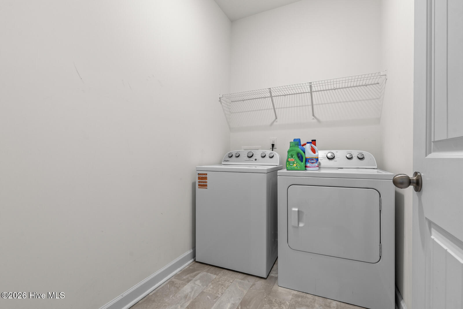 100568958 | Photo 30