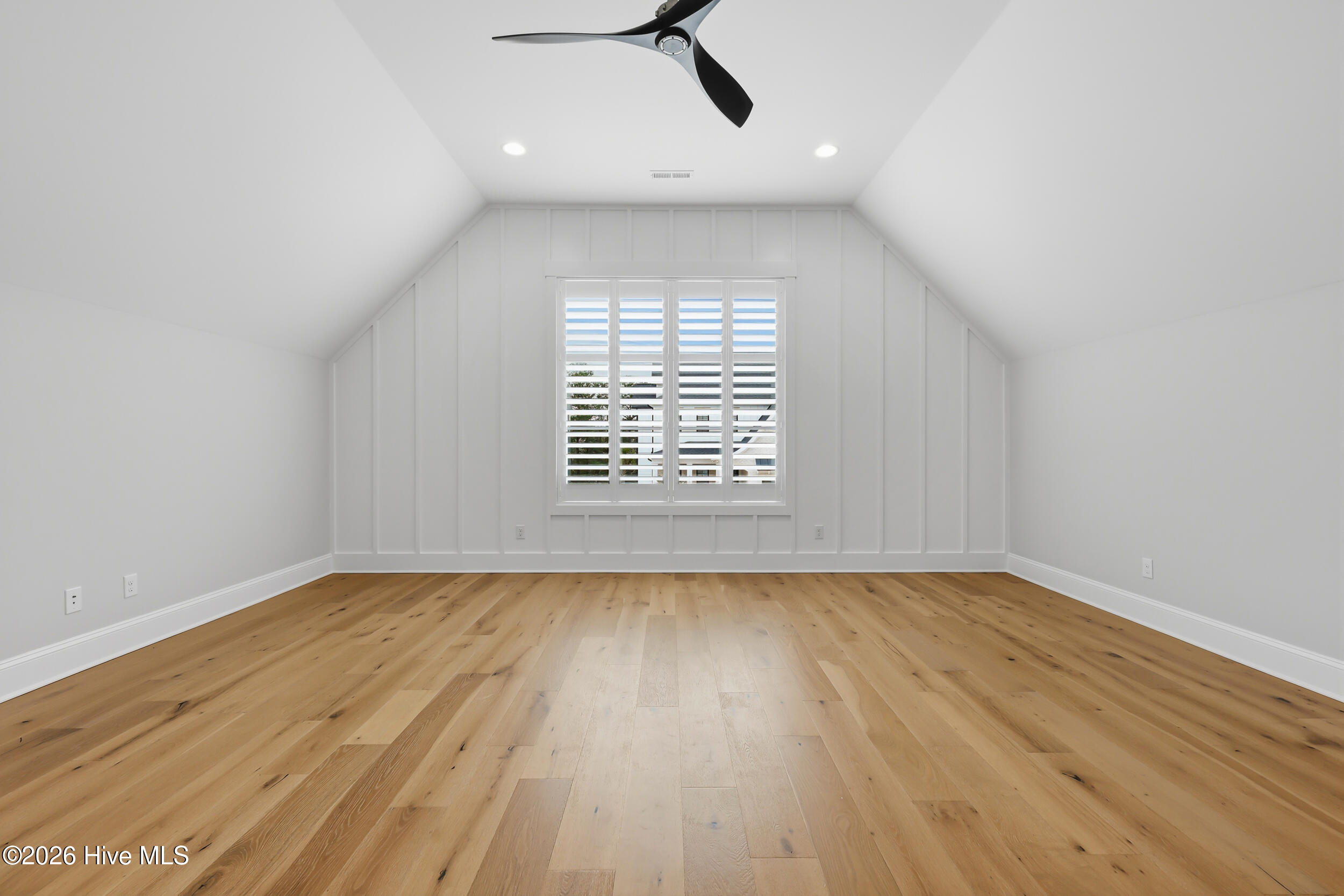 100551729 | Photo 36