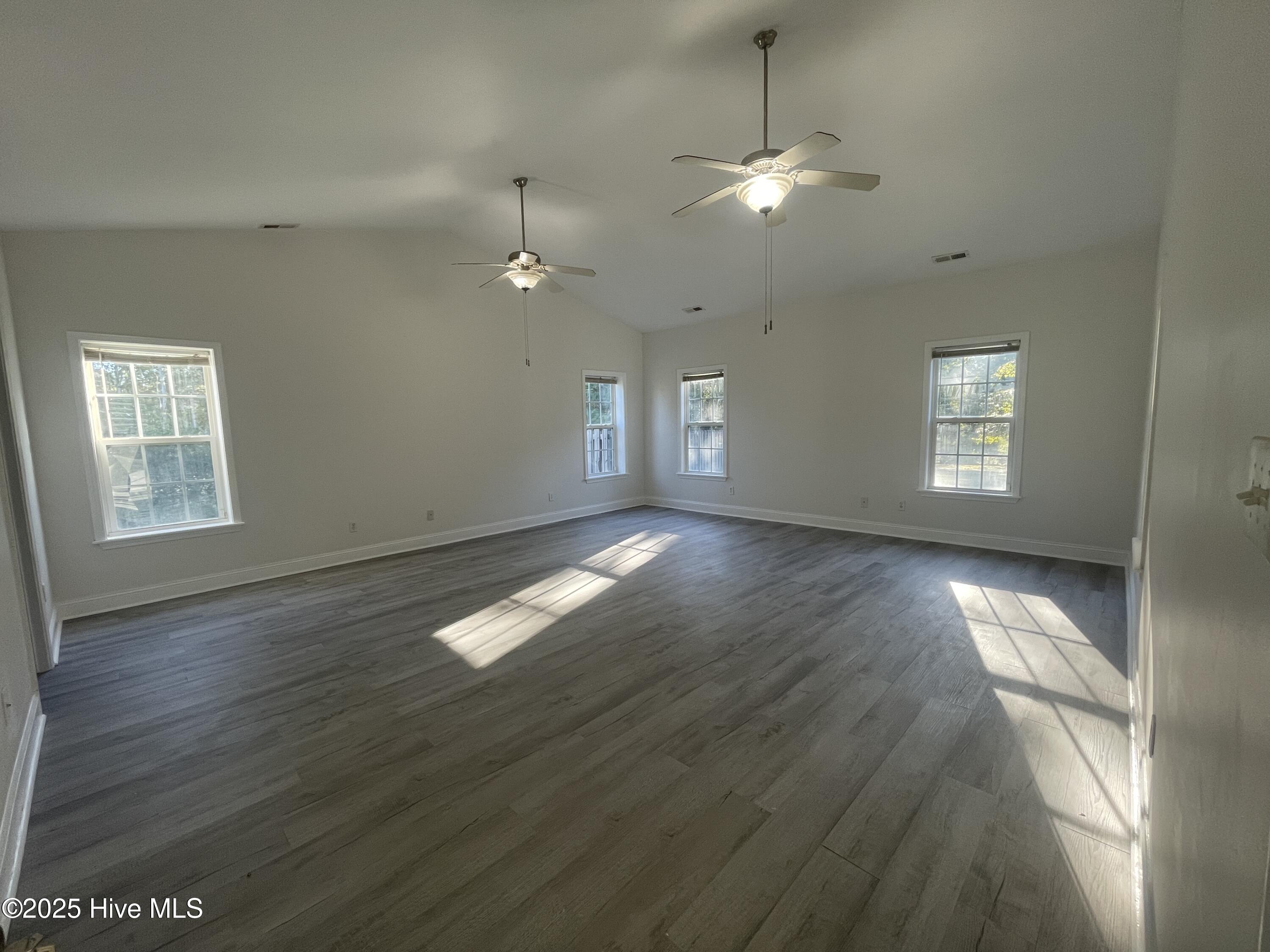 100536848 | Photo 19