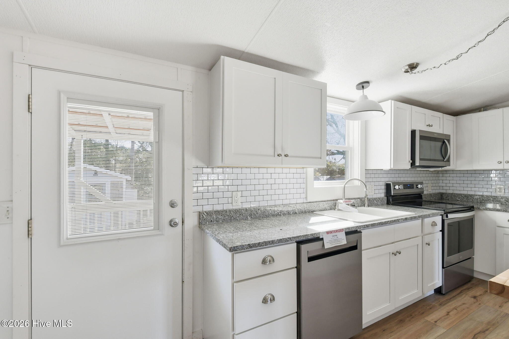 100565410 | Photo 12