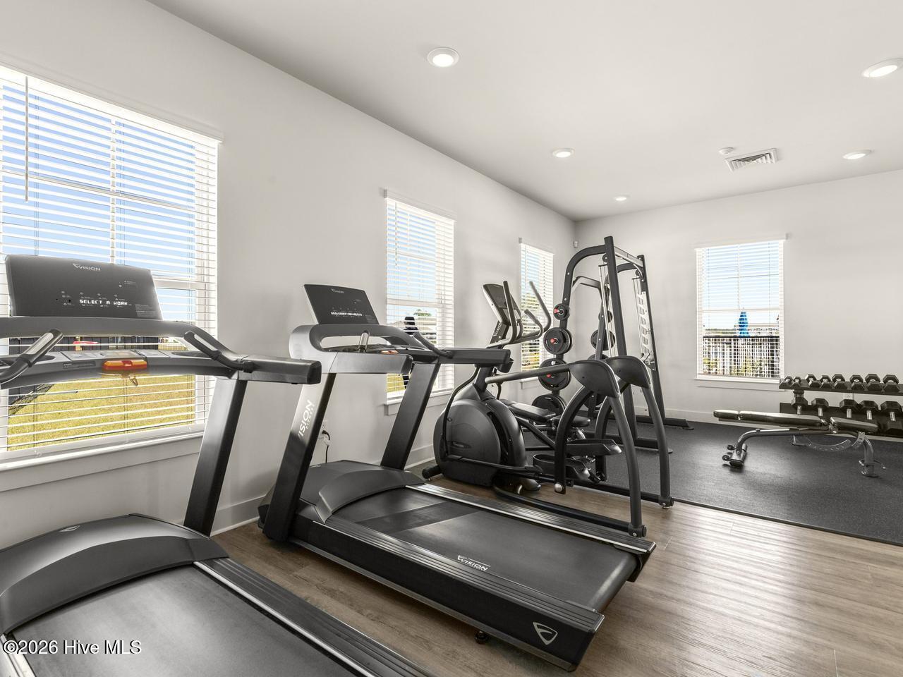 100570643 | Photo 26