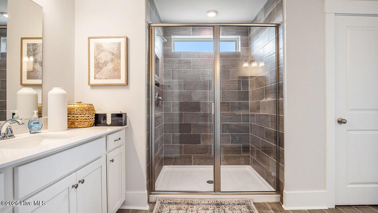 100567119 | Photo 26