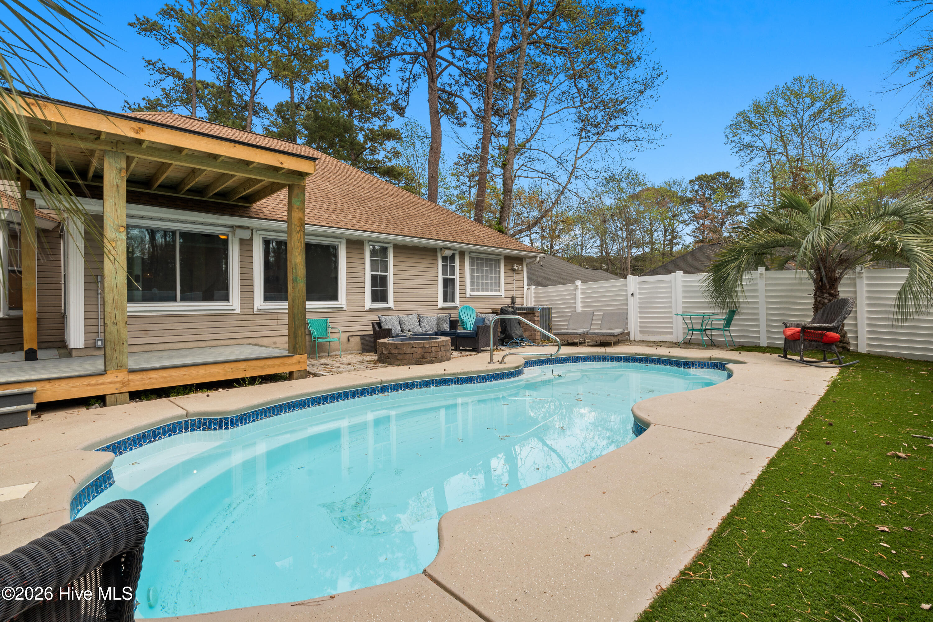 100562430 | Photo 41