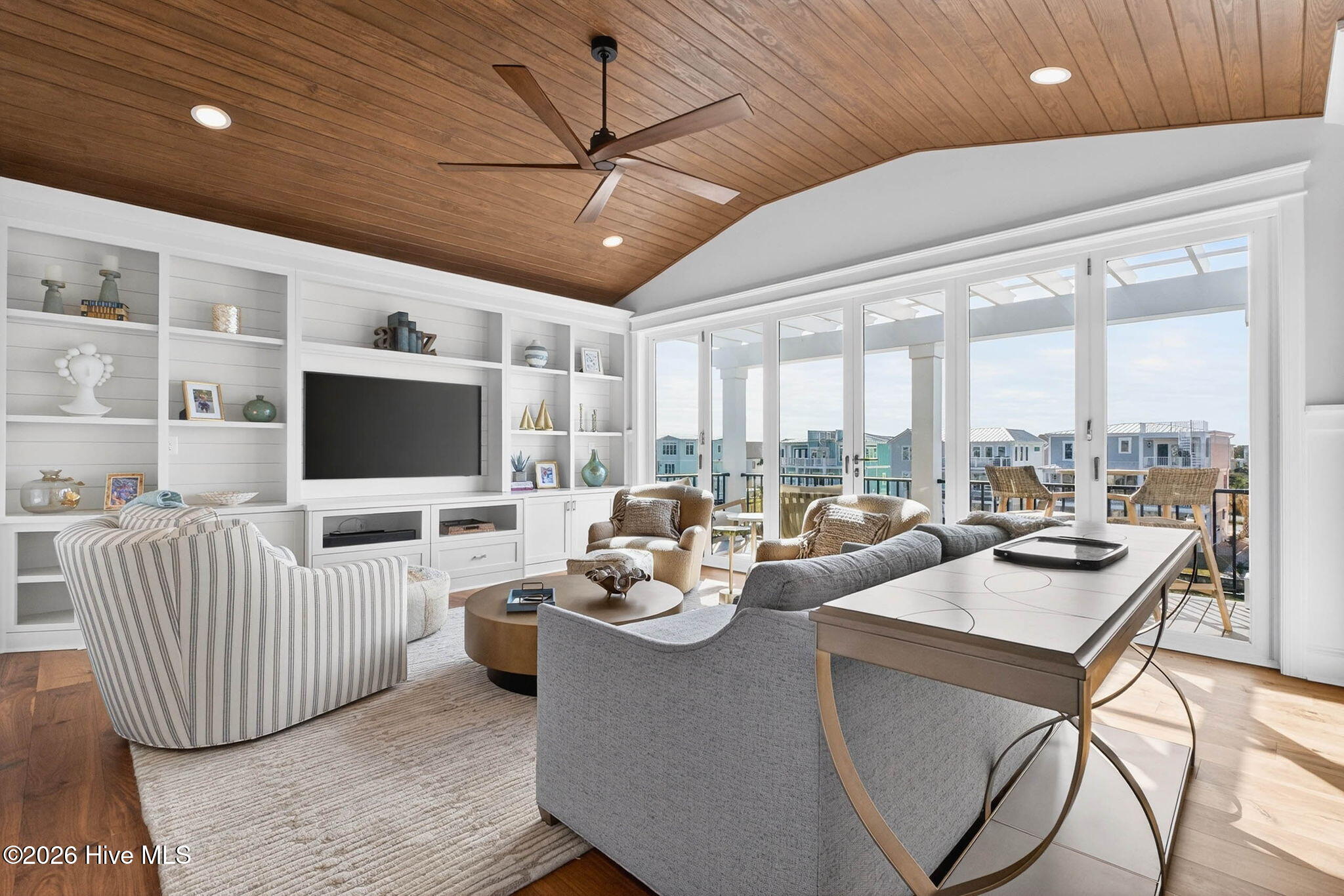 100561334 | Photo 15