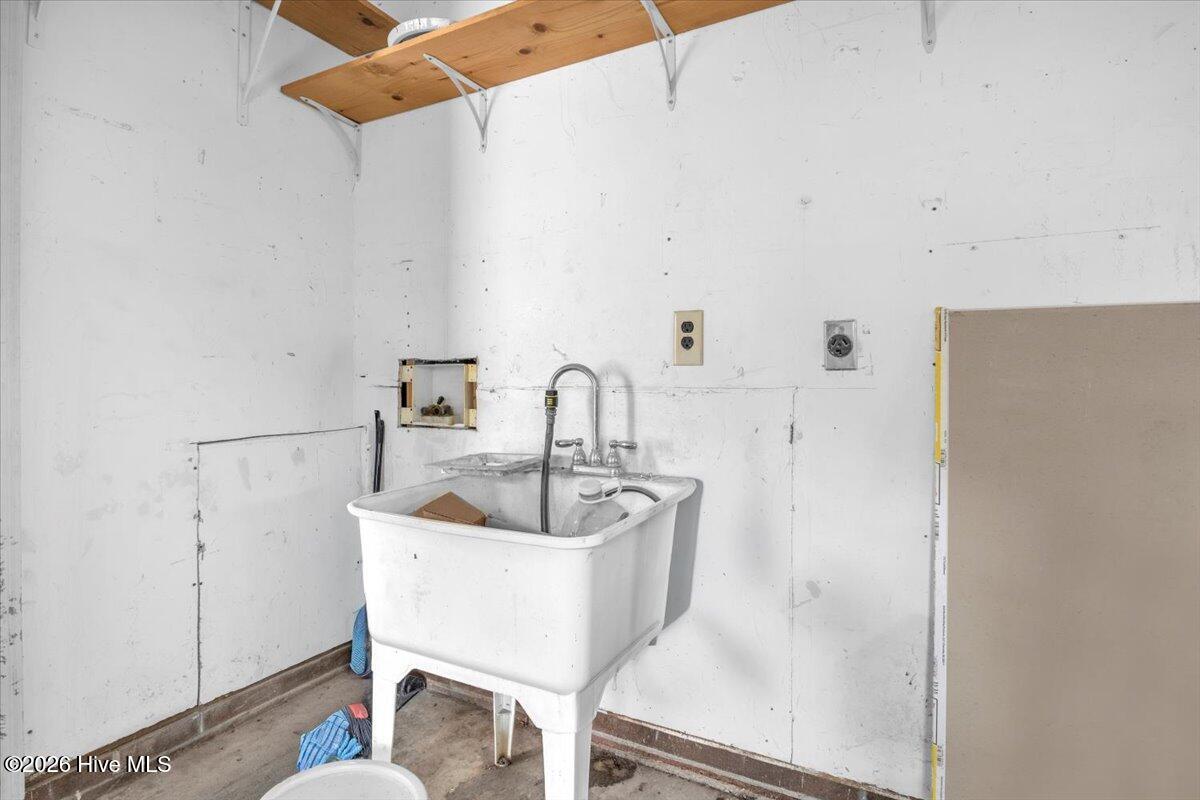 100555805 | Photo 42