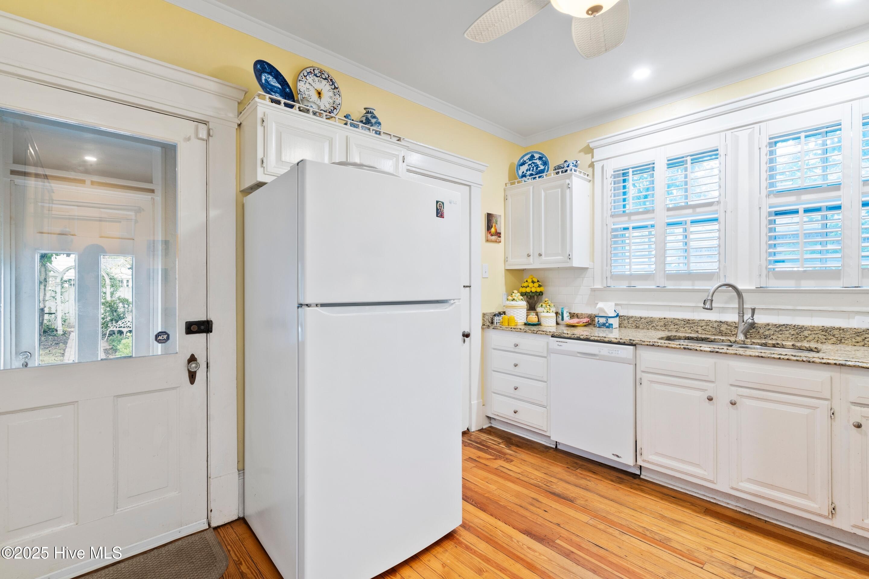 100553658 | Photo 27