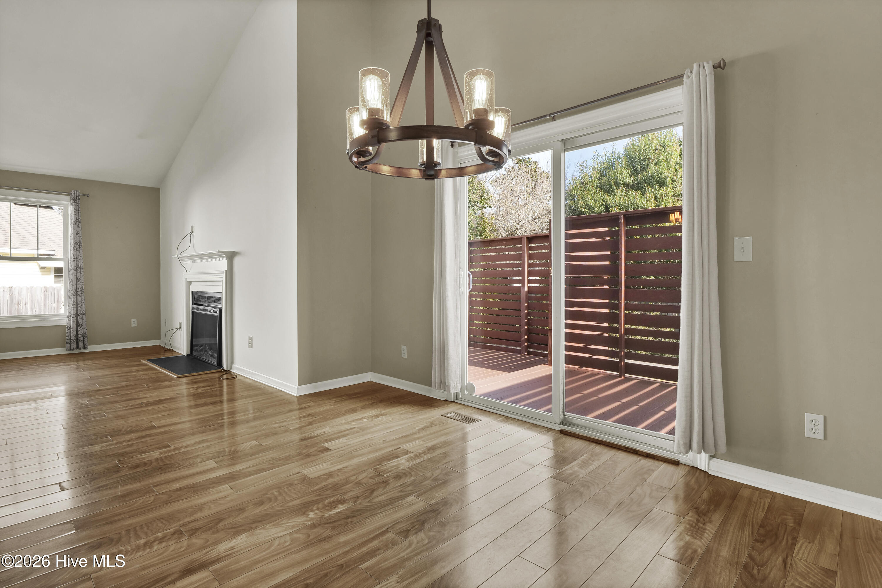 100551025 | Photo 12