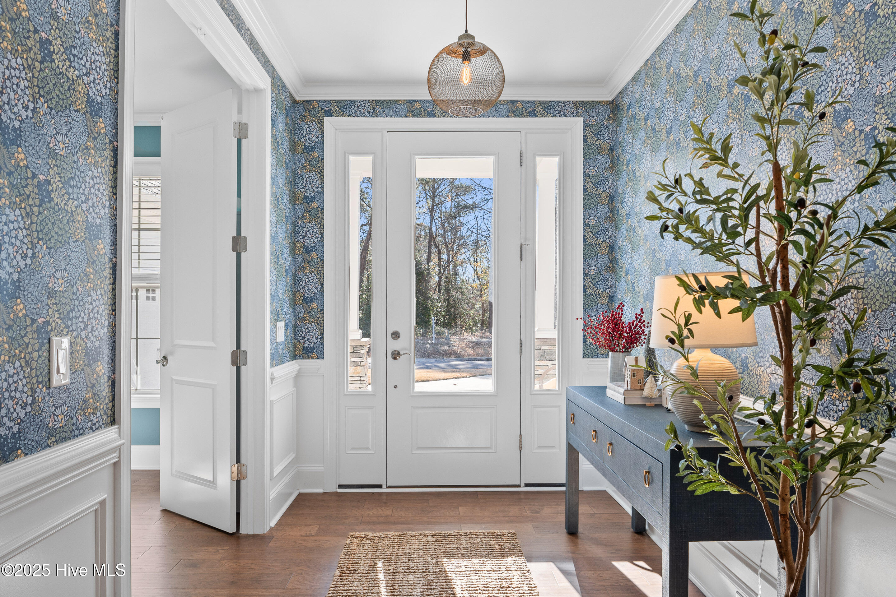 100545902 | Photo 70