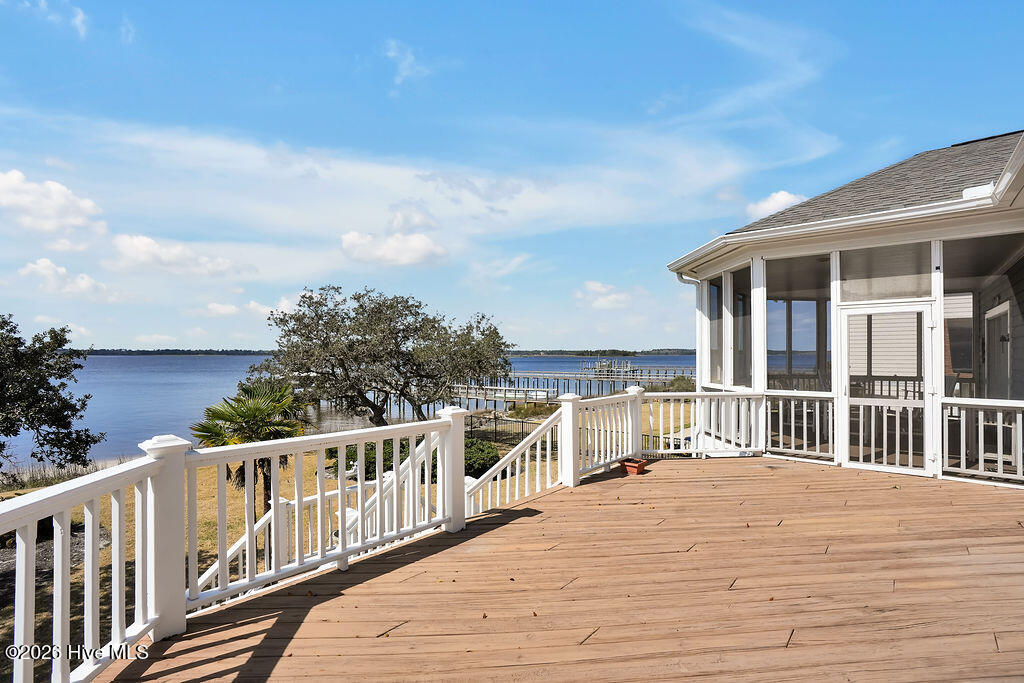 100563710 | Photo 51