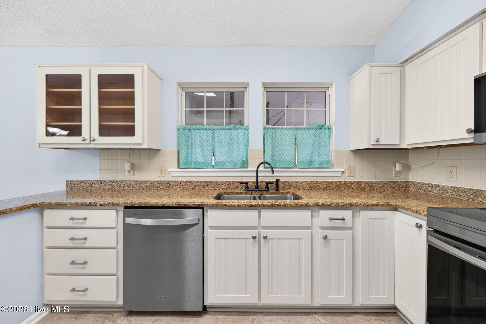 100569614 | Photo 14