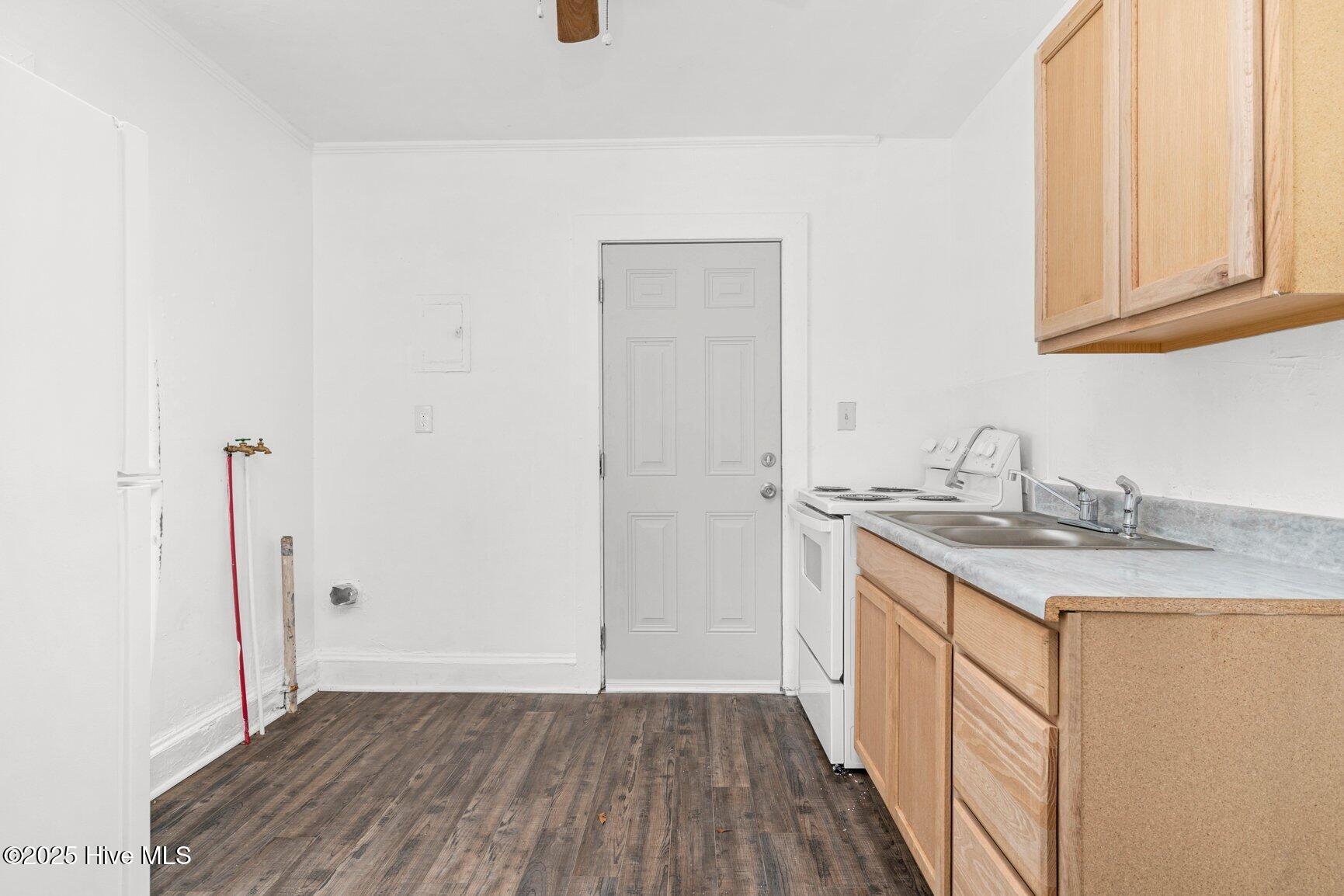 007-824SouthTilleryStreet-RockyMount-NC-