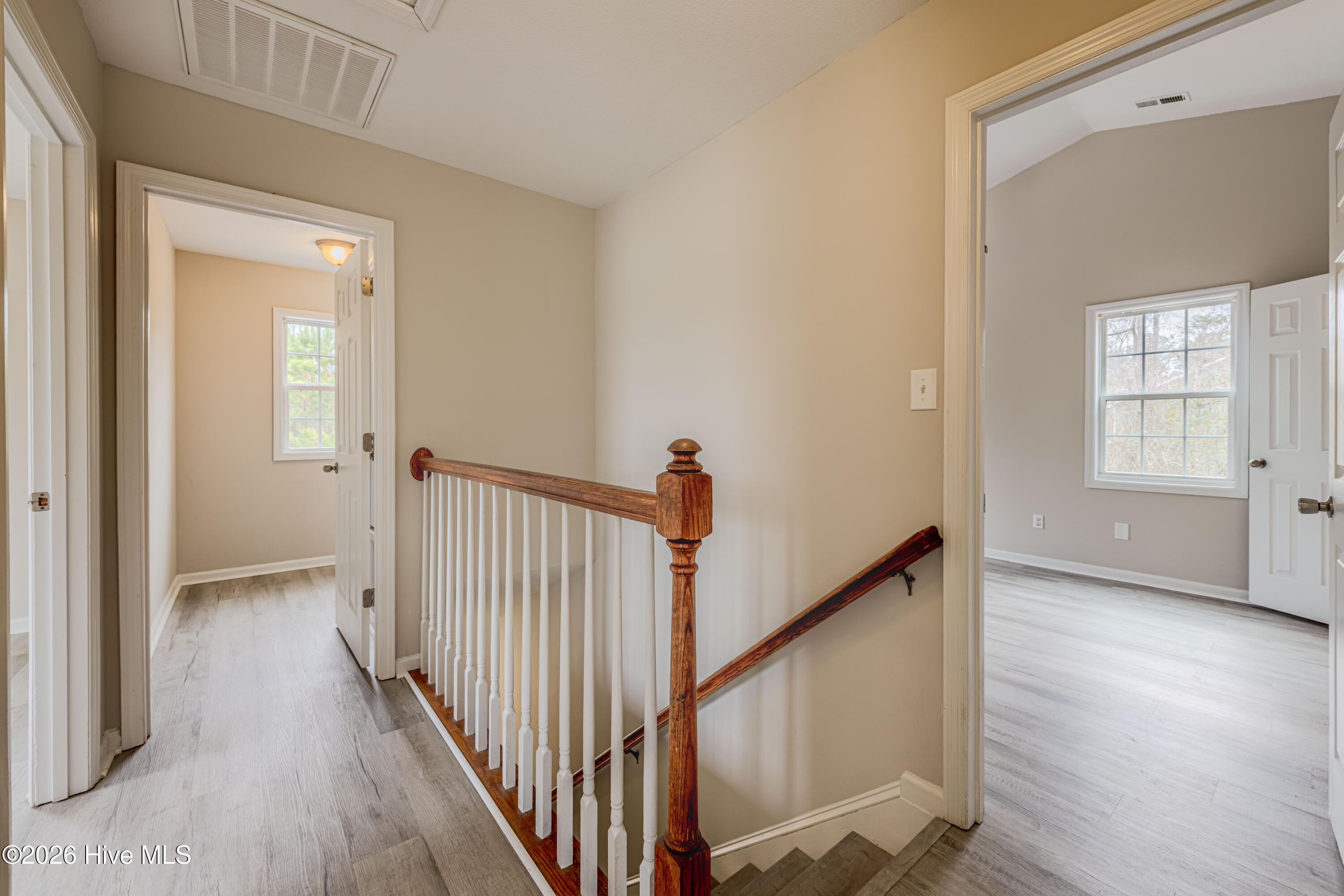 100557262 | Photo 30