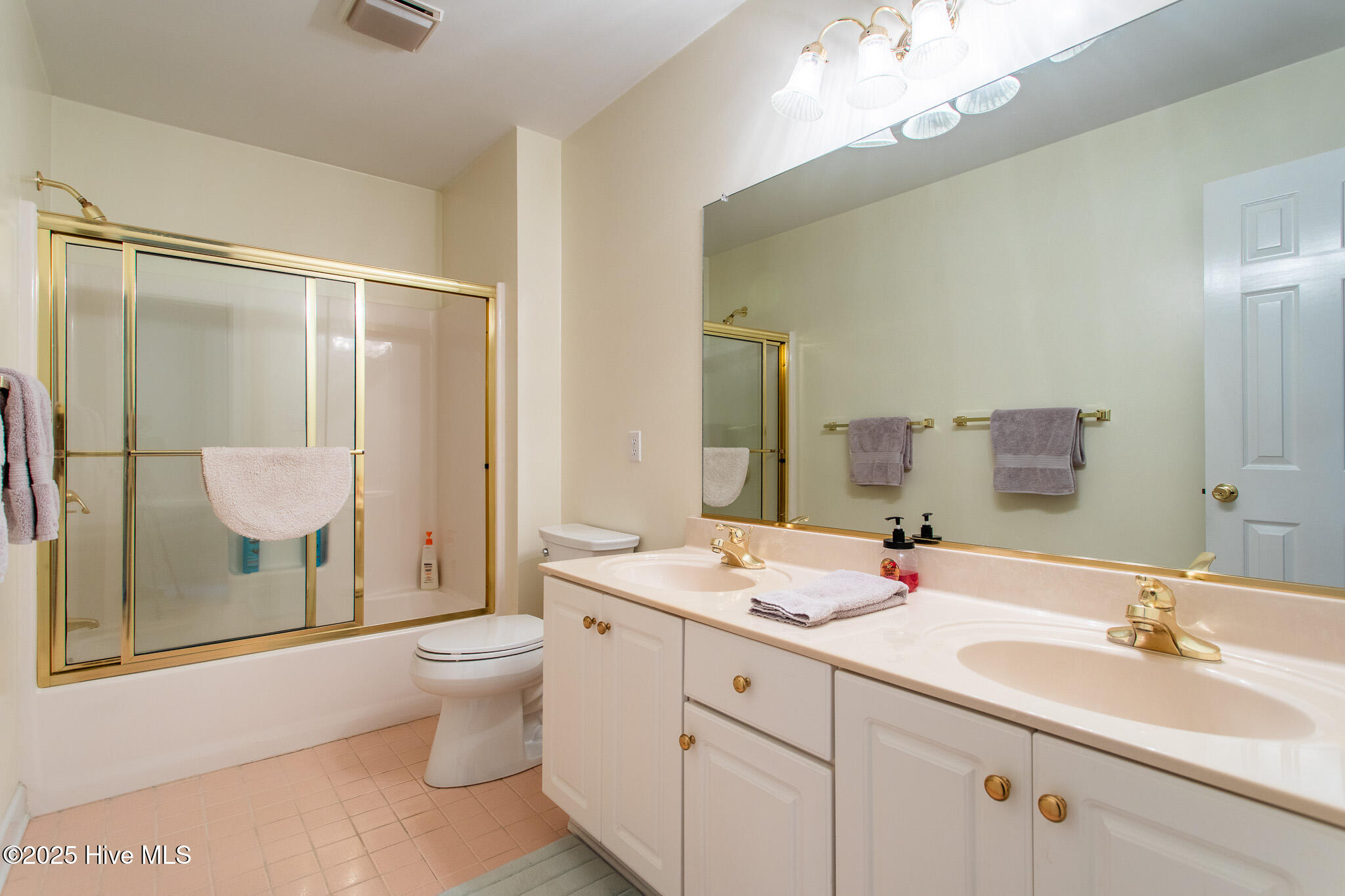 2nd 1st level spacious bath