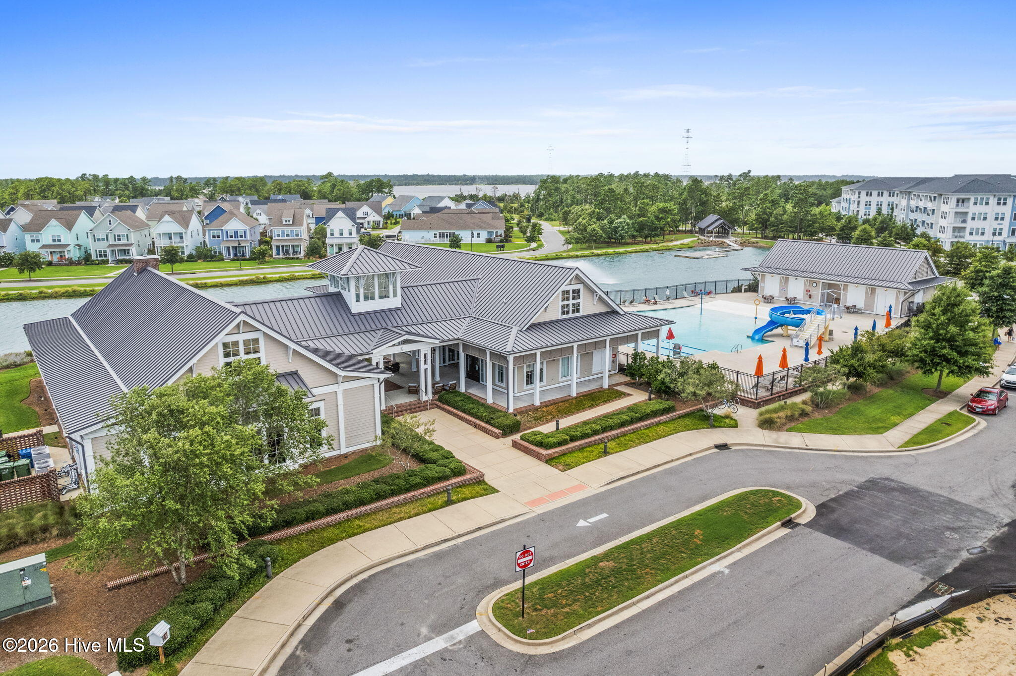 100569048 | Photo 71