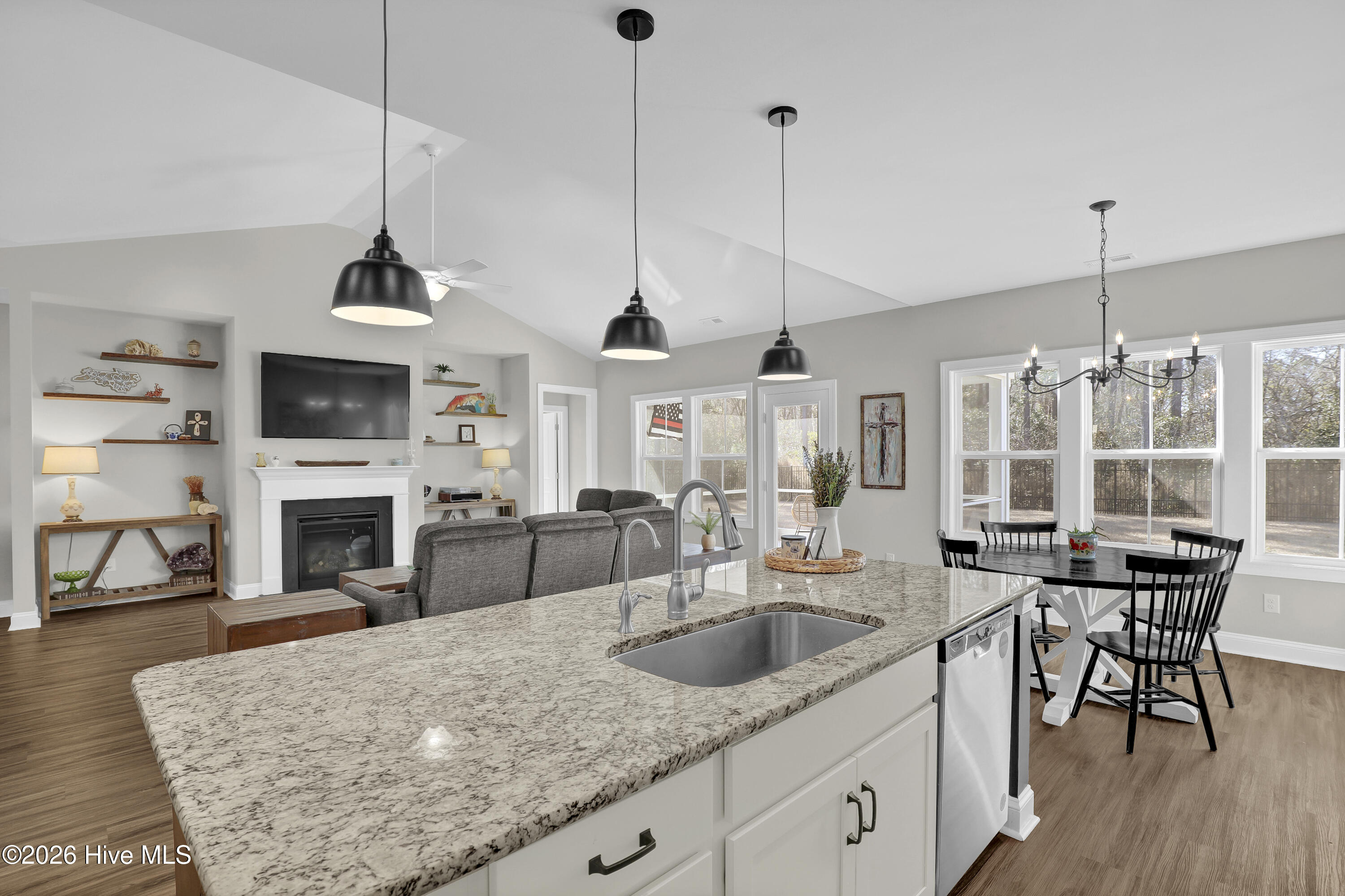 100550923 | Photo 10