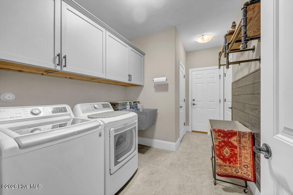 100553268 | Photo 27