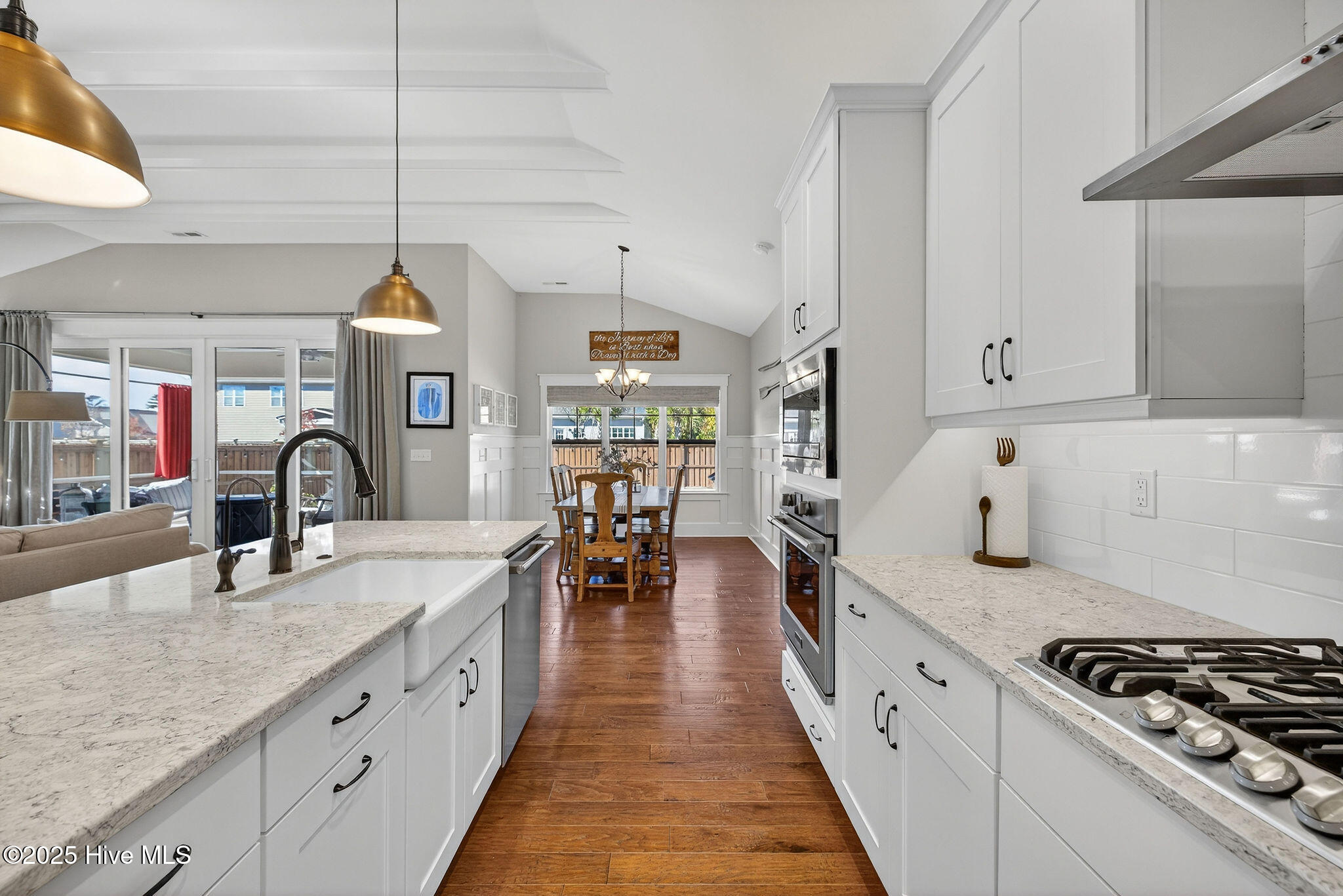 100541568 | Photo 15